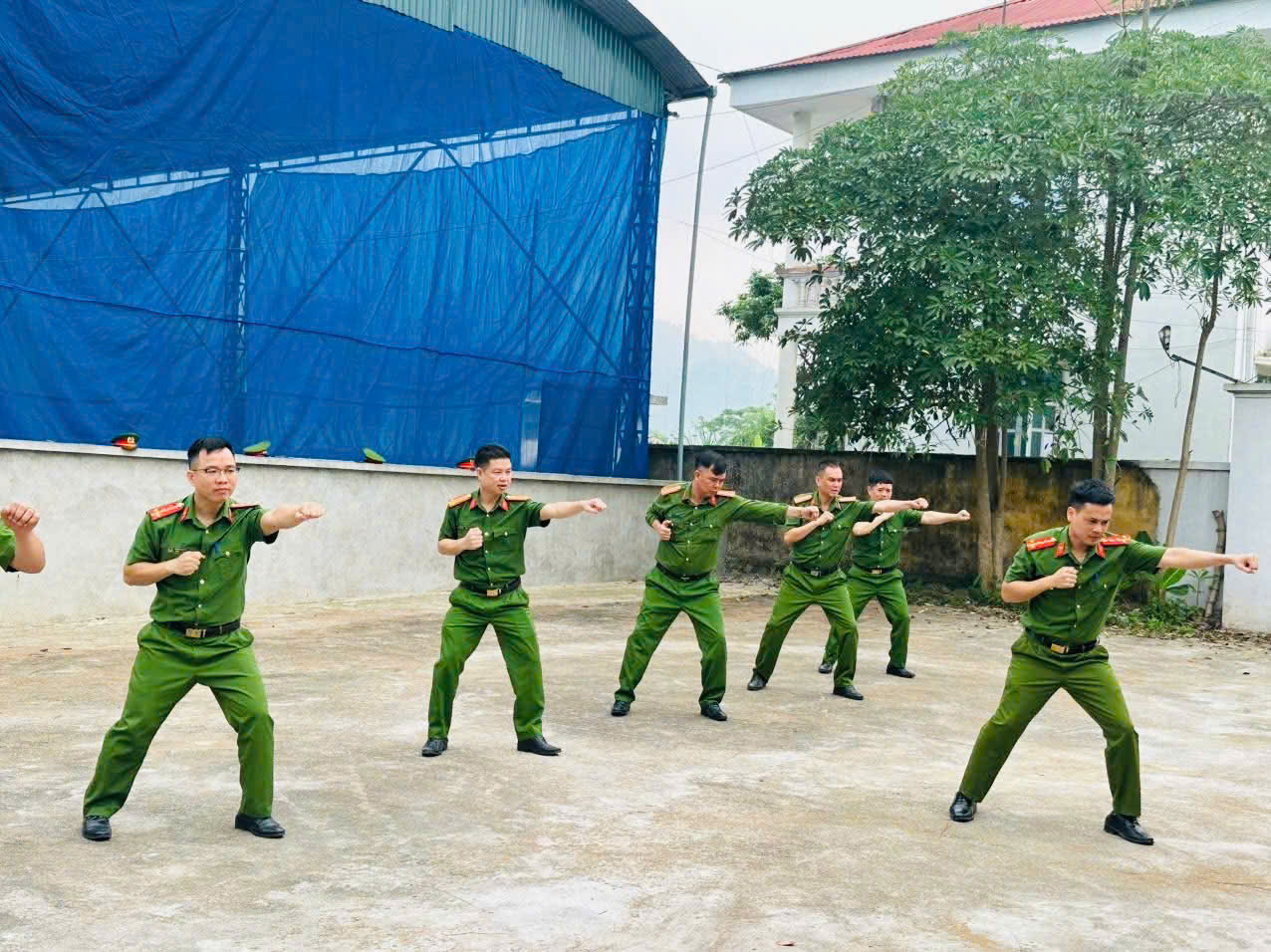 CÔNG AN XÃ TÂN TRỊNH KHAI MẠC TẬP HUẤN ĐIỀU LỆNH, QUÂN SỰ, VÕ THUẬT CAND NĂM 2026