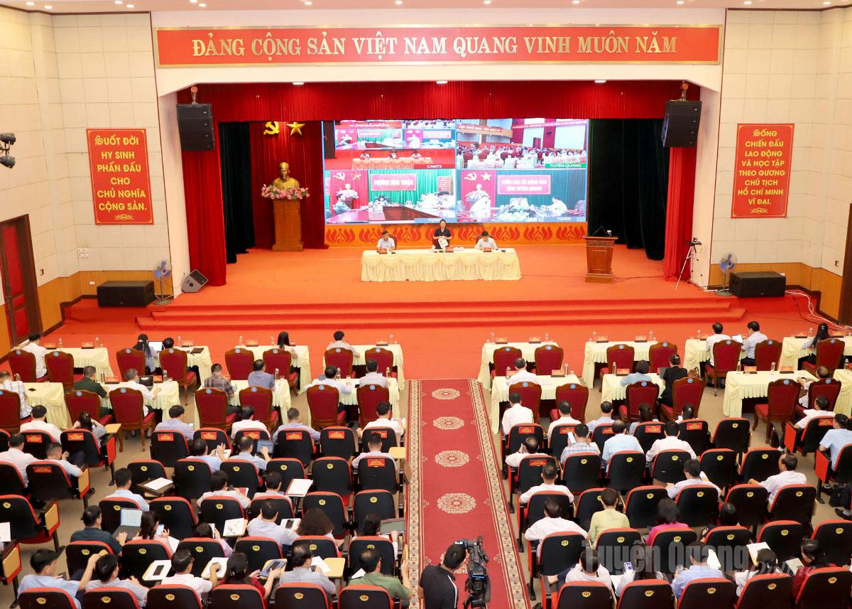 Cán bộ chủ chốt của tỉnh đóng góp ý kiến vào Dự thảo Báo cáo chính trị trình Đại hội đại biểu Đảng bộ tỉnh Tuyên Quang, nhiệm kỳ 2025-2030