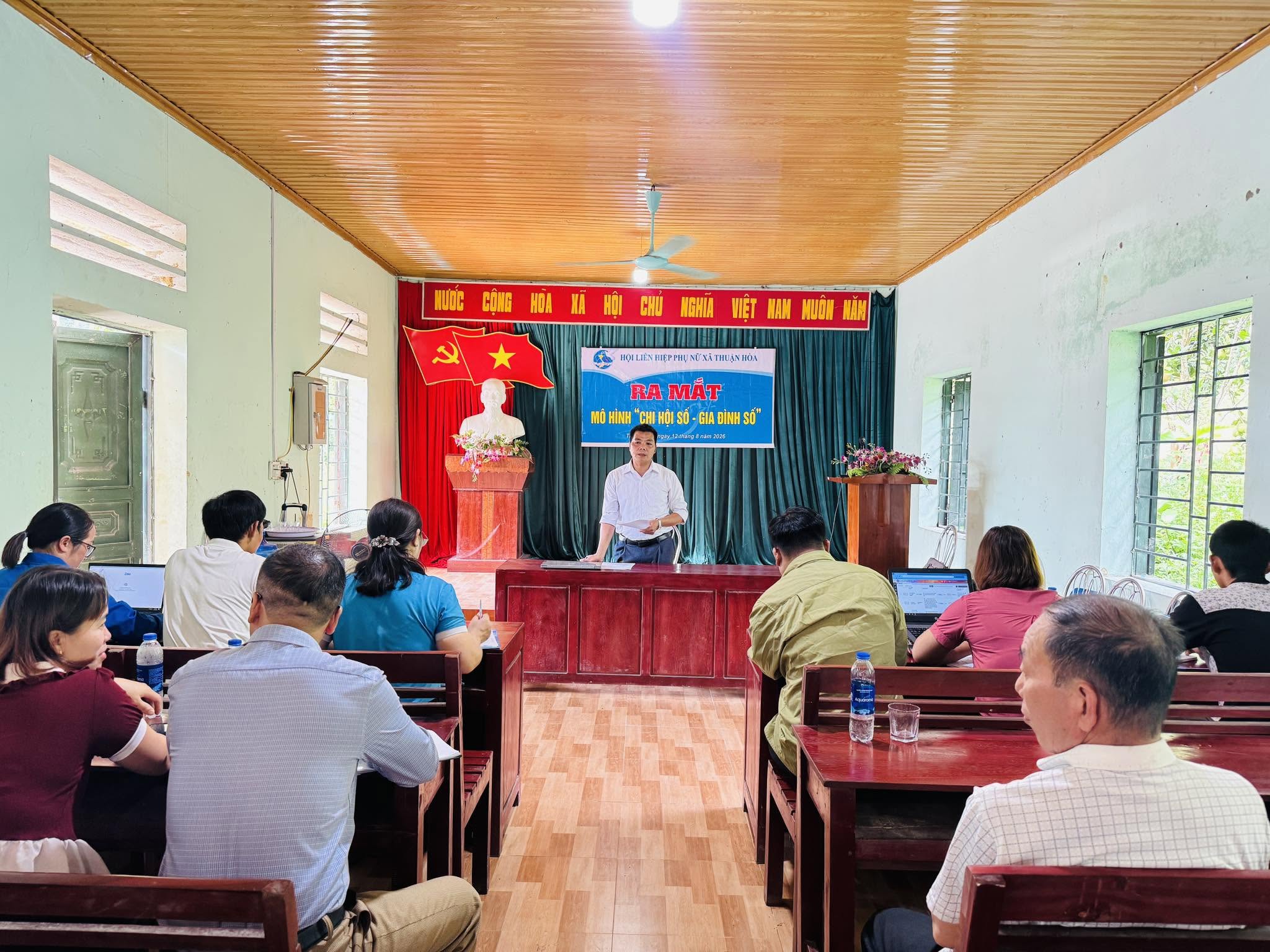 Ủy ban MTTQ xã Thuận Hòa xã làm việc với Ban Công tác Mặt trận và các tổ chức chính trị - xã hội thôn Hòa Bắc và Lũng Buông