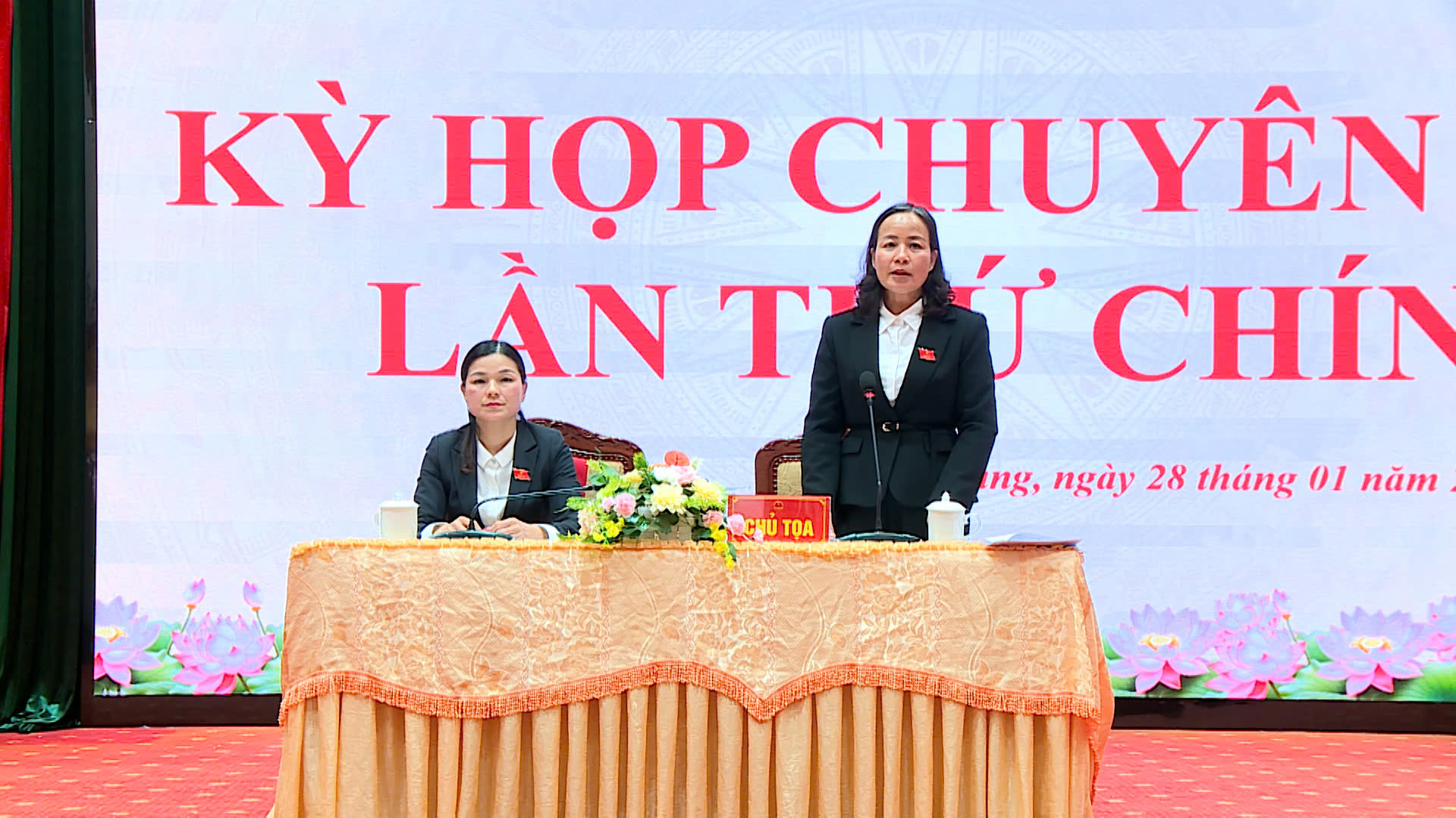 Kỳ họp chuyên đề lần thứ chín Hội đồng nhân dân xã Nà Hang khoá I, nhiệm kỳ 2021-2026
