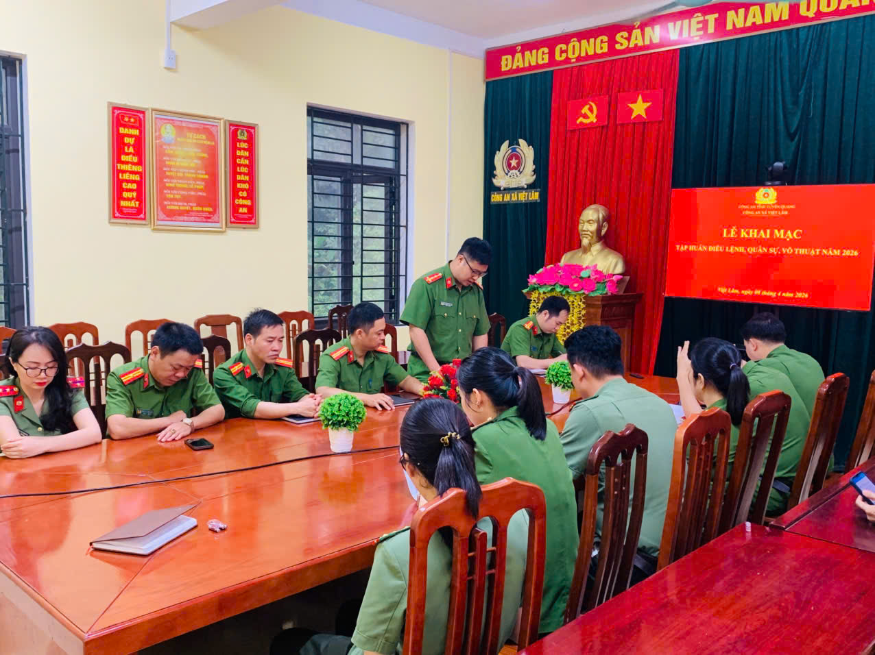 CÔNG AN XÃ VIỆT LÂM TỔ CHỨC TẬP HUẤN ĐIỀU LỆNH, QUÂN SỰ, VÕ THUẬT NĂM 2026