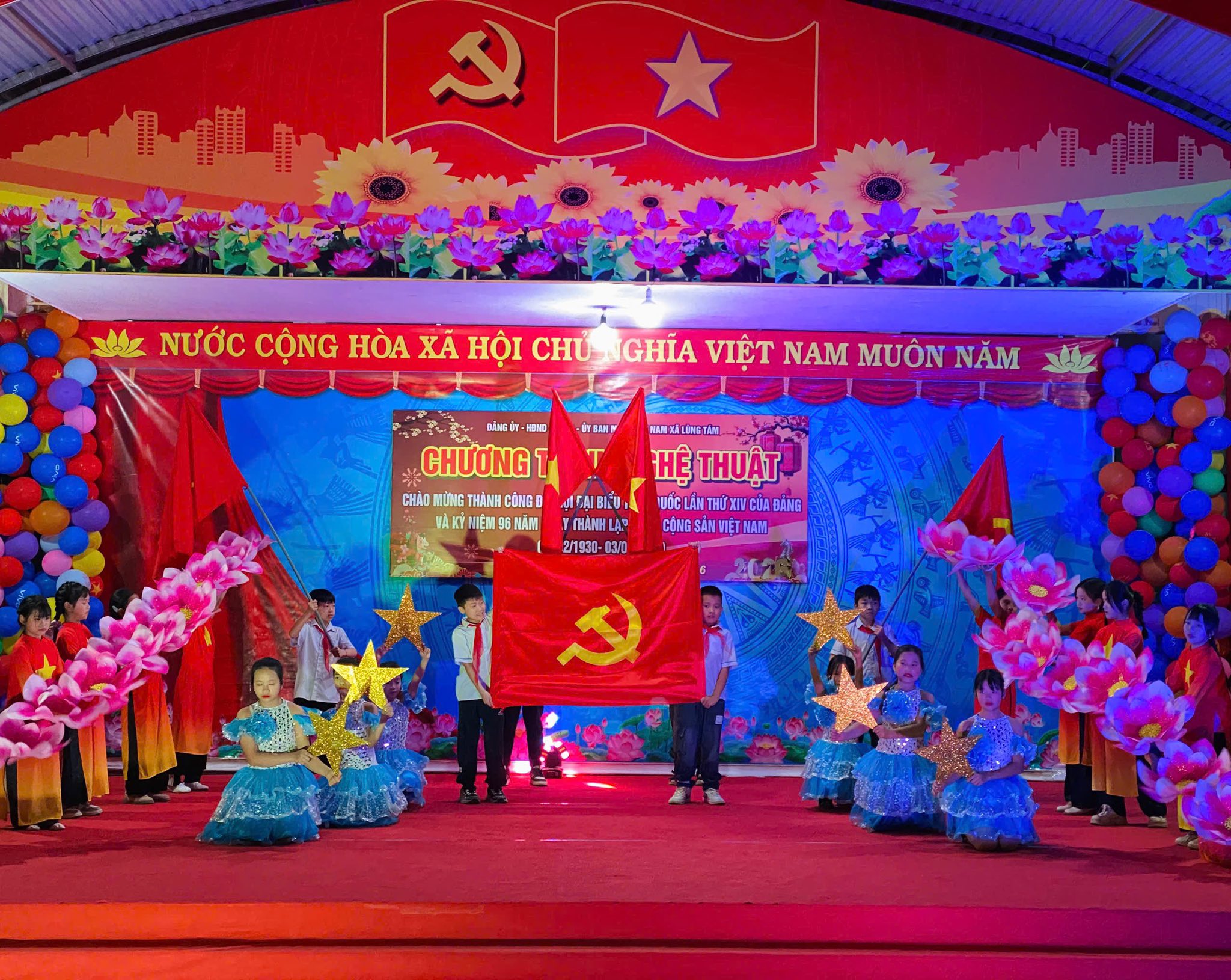 XÃ LÙNG TÁM TỔ CHỨC THÀNH CÔNG CHƯƠNG TRÌNH NGHỆ THUẬT "CHÀO MỪNG THÀNH CÔNG ĐẠI HỘI ĐẠI BIỂU TOÀN QUỐC LẦN THỨ XVI CỦA ĐẢNG VÀ KỶ NIỆM 96 NĂM NGÀY THÀNH LẬP ĐẢNG CỘNG SẢN VIỆT NAM"