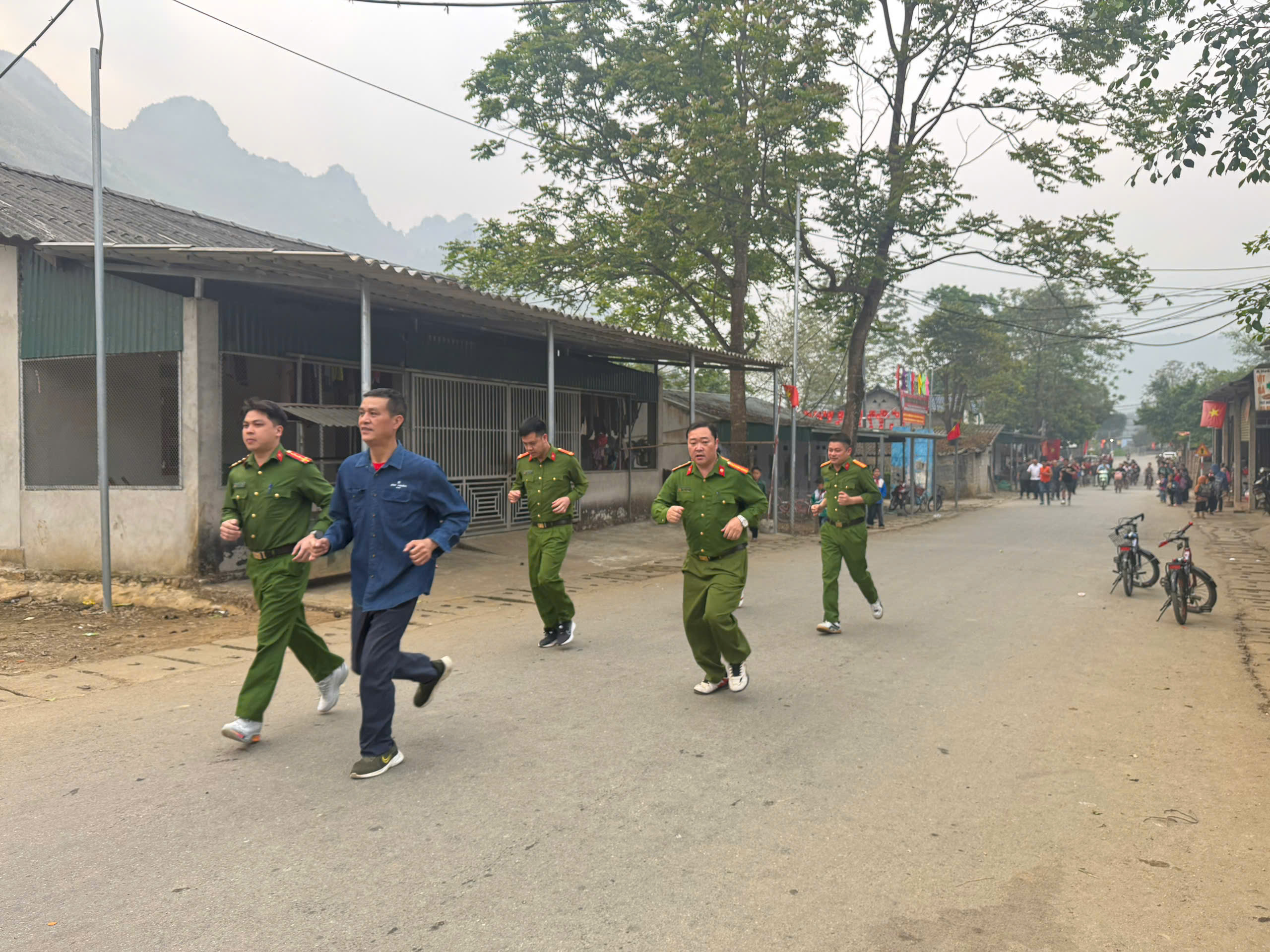 CÔNG AN XÃ LÙNG TÁM THAM GIA HƯỞNG ỨNG “NGÀY CHẠY OLYMPIC – VÌ SỨC KHỎE TOÀN DÂN – VÌ AN NINH TỔ QUỐC NĂM 2026”
