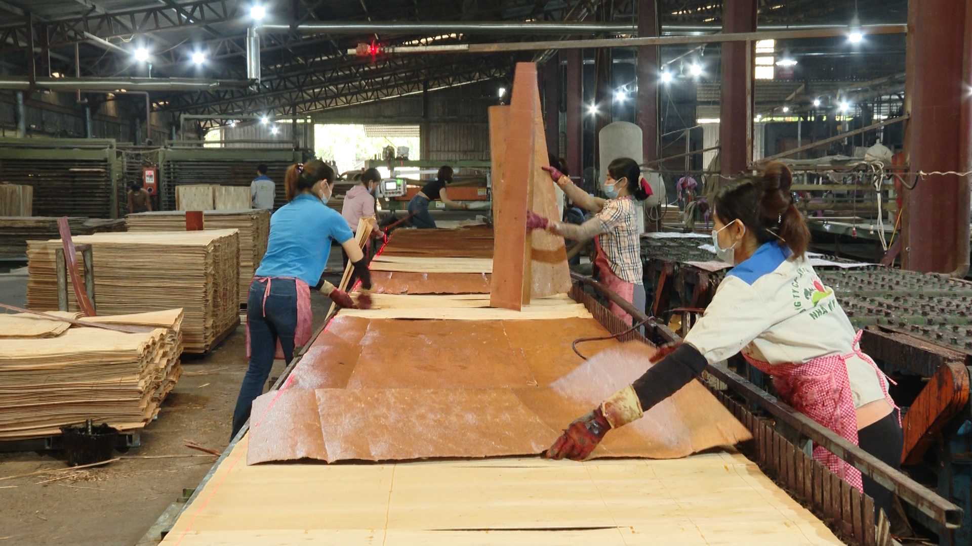 Industrial Production Accelerates Toward Year-End