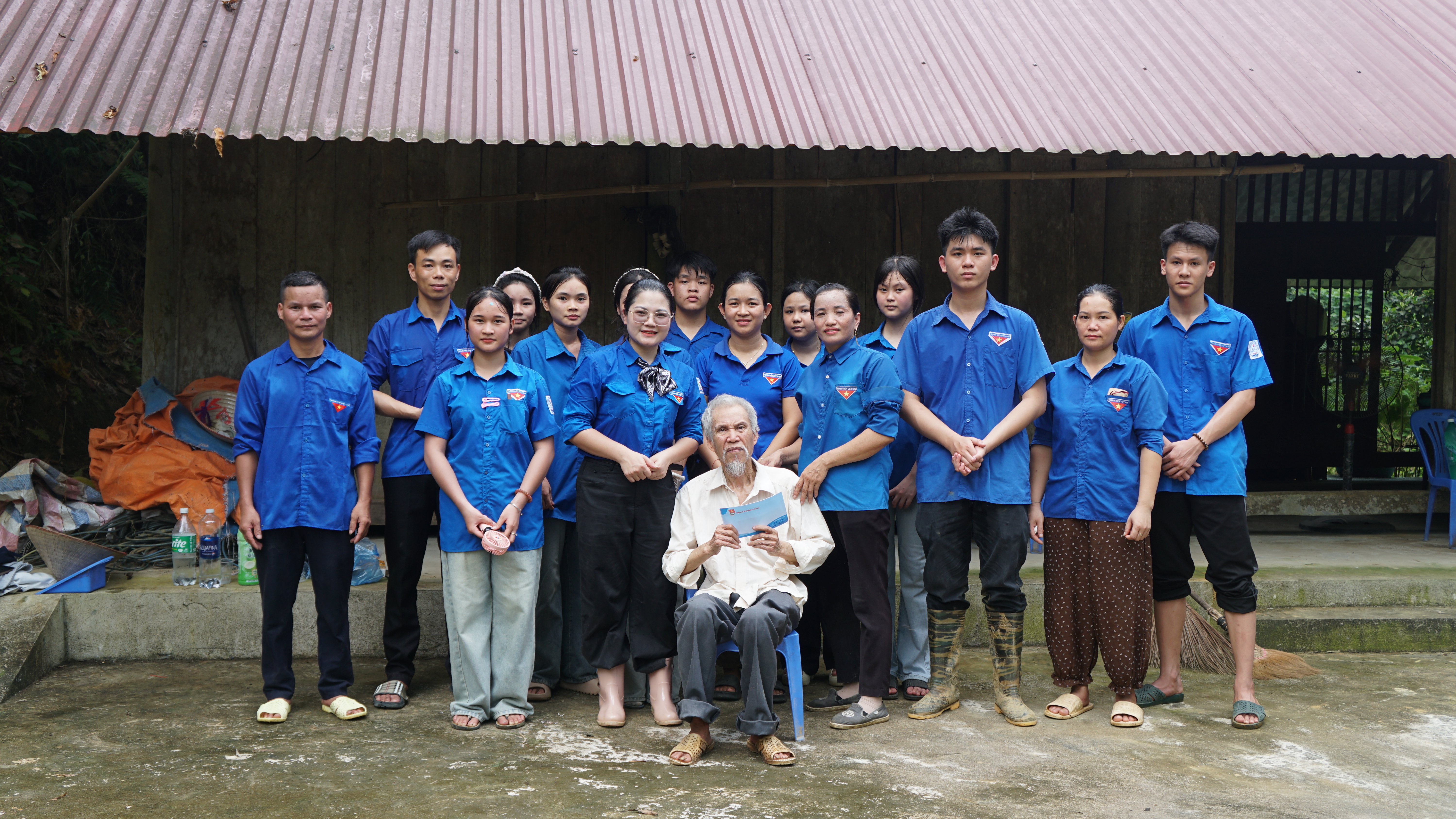 Đoàn Thanh niên xã Tiên Yên thăm hỏi, giúp đỡ gia đình thương binh và tặng quà tri ân nhân dịp 27/7