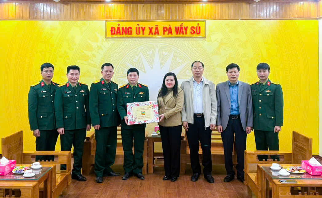 Đoàn Kinh tế – Quốc phòng 313 thăm, chúc Tết xã Pà Vầy Sủ nhân dịp Xuân mới 2026