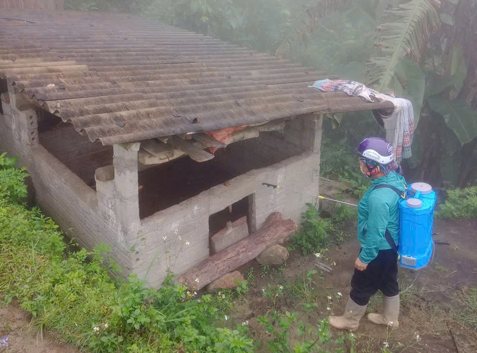 CÁC THÔN TRÊN ĐỊA BÀN XÃ THÀNG TÍN TĂNG CƯỜNG KIỂM TRA, ĐÔN ĐỐC CÔNG TÁC VỆ SINH, TIÊM PHÒNG BỆNH VIÊM DA NỔI CỤC TRÊN ĐÀN TRÂU, BÒ.