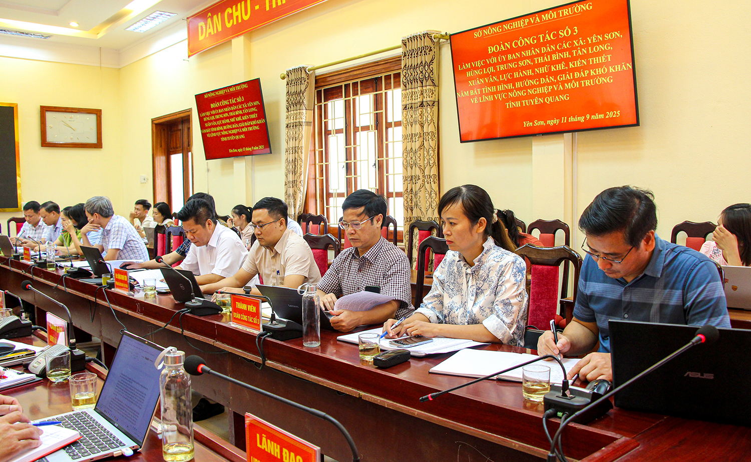 Đoàn công tác Sở Nông nghiệp và Môi trường tỉnh làm việc tại xã Yên Sơn