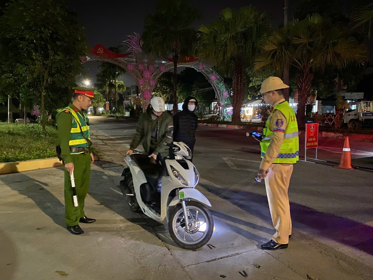 TĂNG CƯỜNG LỰC LƯỢNG TUẦN TRA, KIỂM SOÁT, XỬ LÝ VI PHẠM VỀ TRẬT TỰ AN TOÀN GIAO THÔNG 