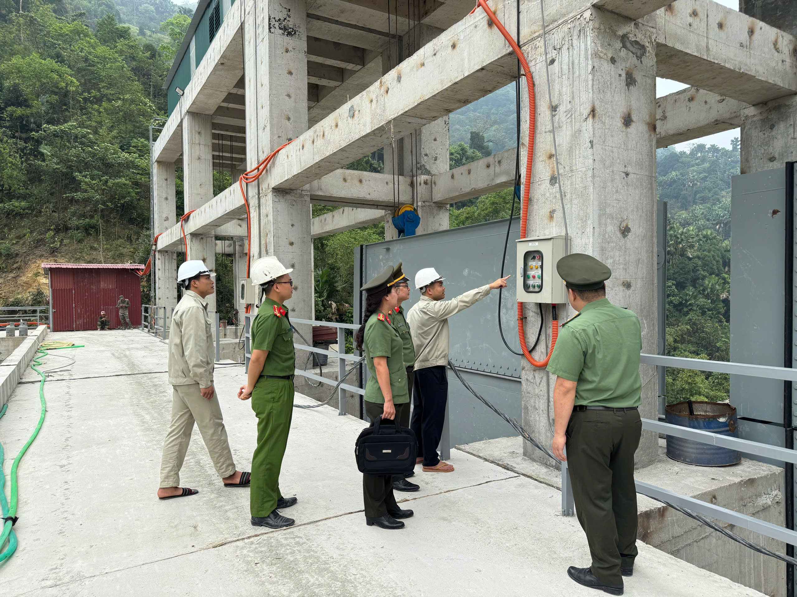 CÔNG AN XÃ CAO BỒ KIỂM TRA CÔNG TÁC AN NINH, AN TOÀN TẠI DỰ ÁN THỦY ĐIỆN NẬM MÁ 1 TRƯỚC DỊP NGHỈ LỄ