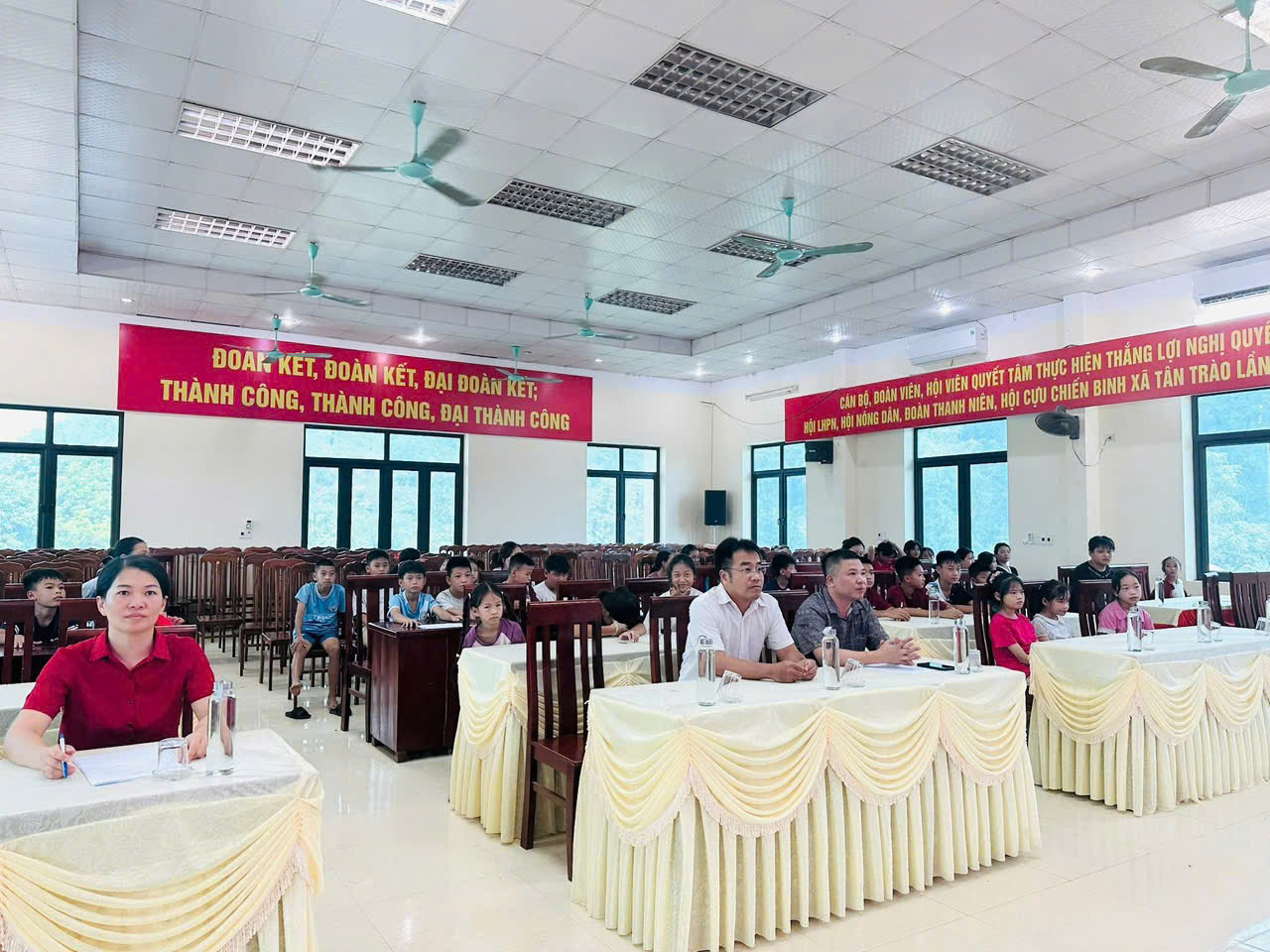 đại biểu dự khai giảng lớp nkh.jpg