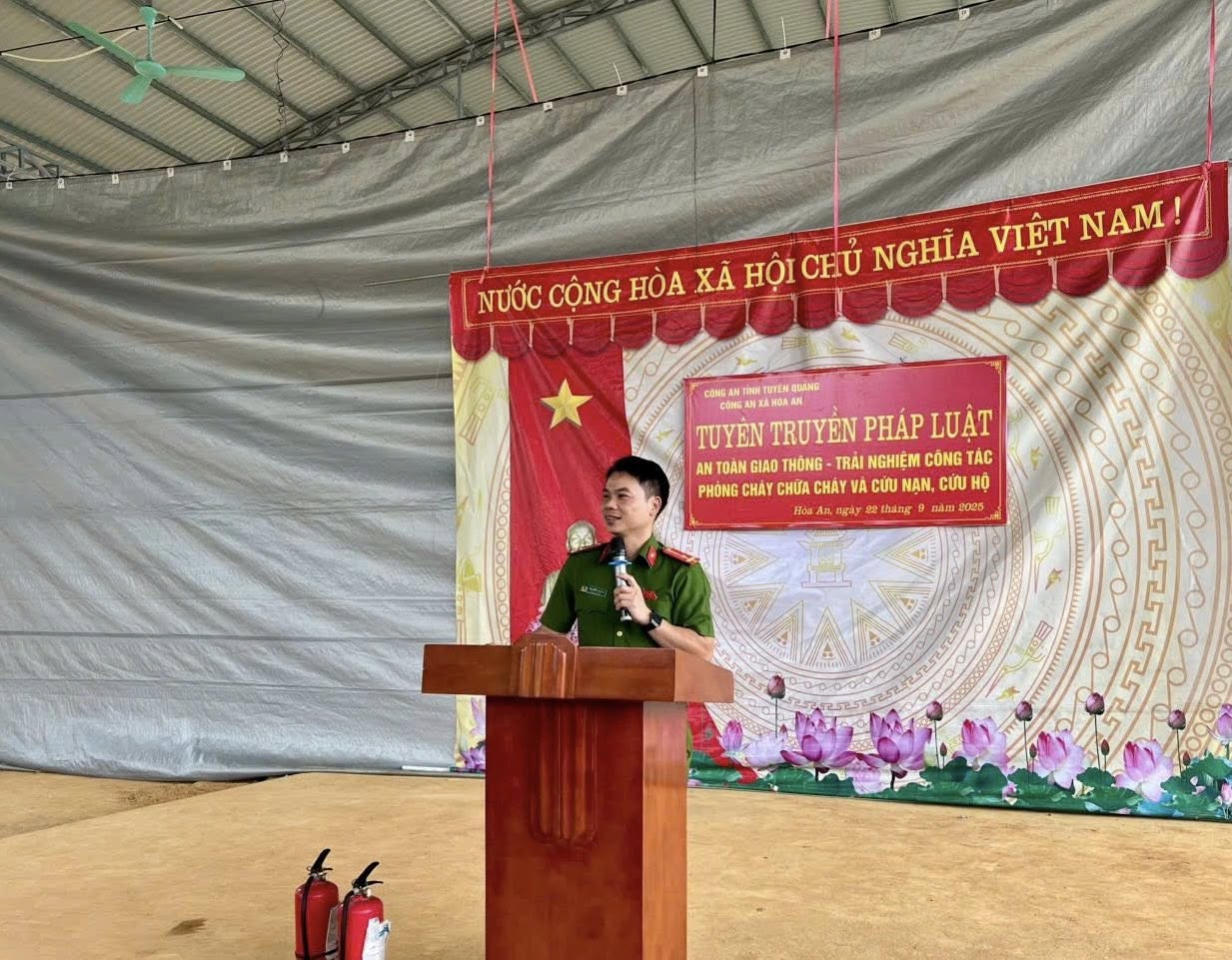 CÔNG AN XÃ HOÀ AN TỔ CHỨC TUYÊN TRUYỀN GIÁO DỤC PHÁP LUẬT CHO HỌC SINH