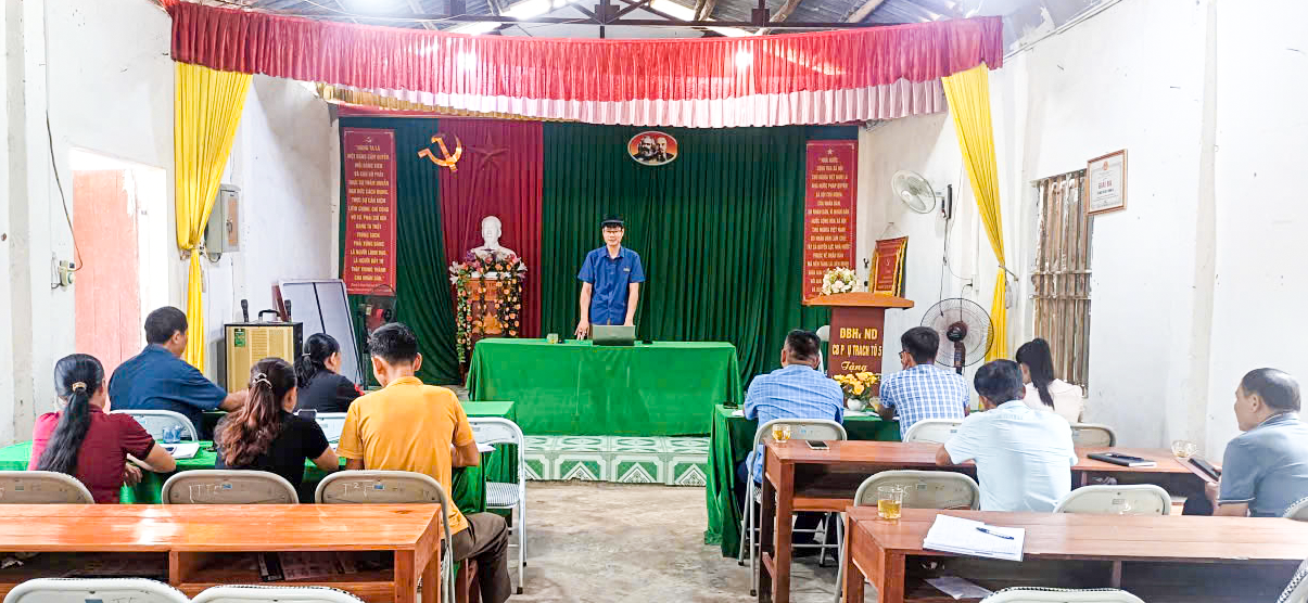 (Quang Bình – Tuyên Quang) Ban Thường trực Ủy ban MTTQ Việt Nam xã Quang Bình làm việc với Ban Công tác Mặt trận và các chi hội đoàn thể thôn Tân Yên.