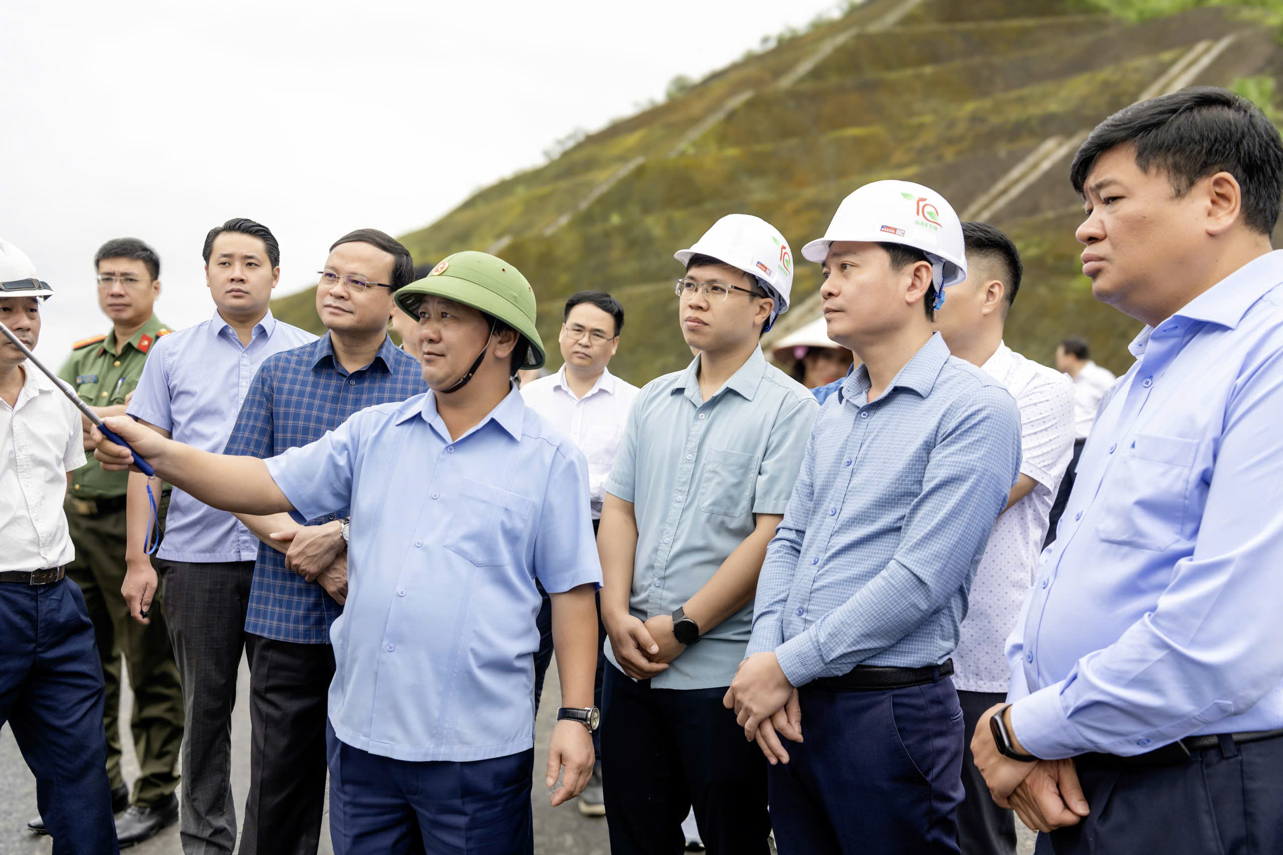 Bí Thư Tỉnh ủy Hầu A Lềnh kiểm tra tiến độ dự án cao tốc Tuyên Quang - Hà Giang (giai đoạn 1) thuộc địa phận xã Tân Quang 