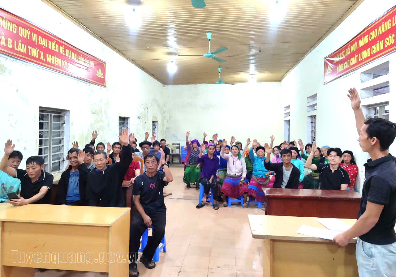 Người có uy tín - cầu nối vững chắc giữa Đảng với Nhân dân