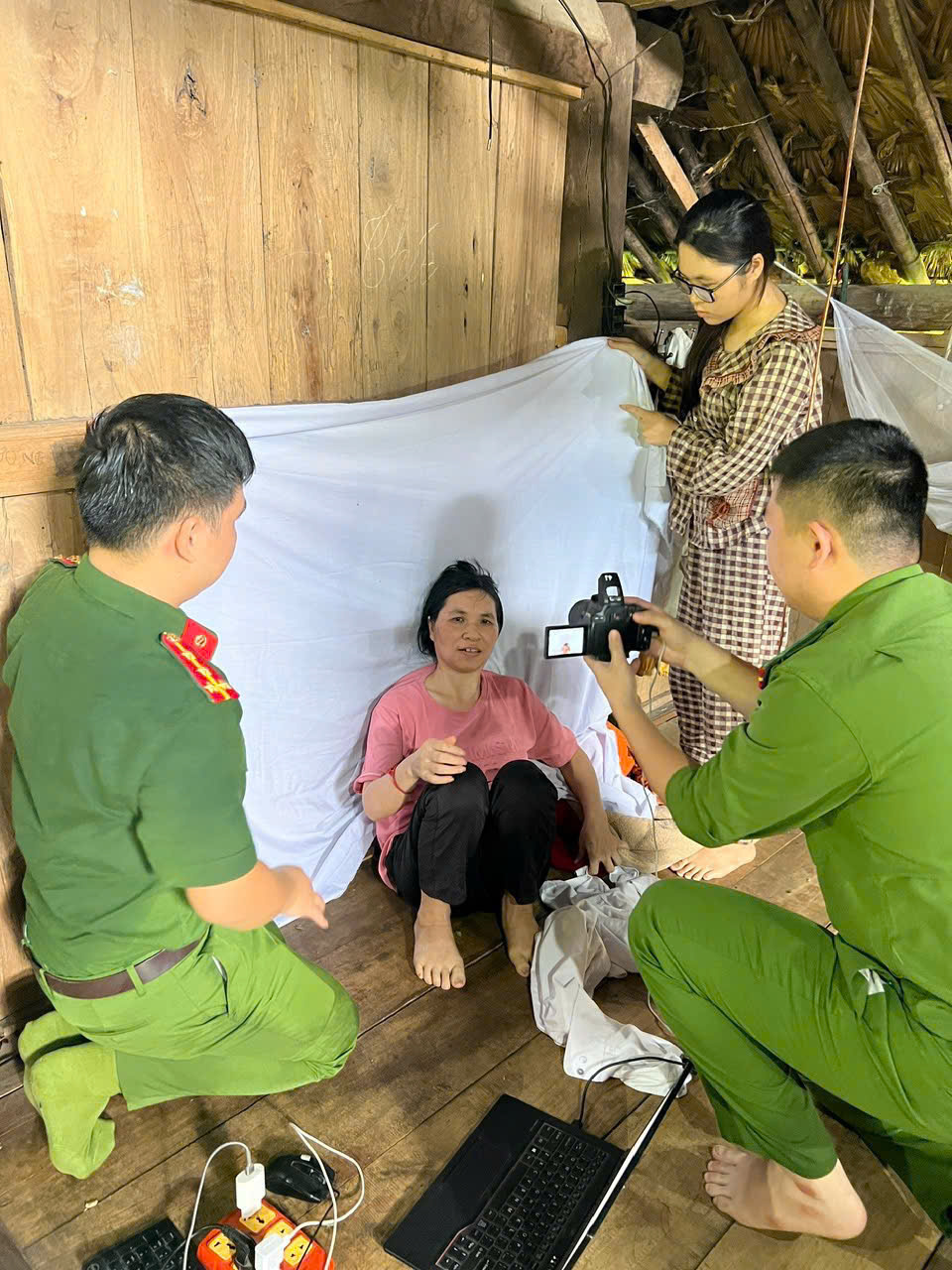 CÔNG AN XÃ TRI PHÚ “KHÔNG ĐỂ AI BỊ BỎ LẠI PHÍA SAU”: NHỮNG TẤM CĂN CƯỚC ĐONG ĐẦY NGHĨA TÌNH