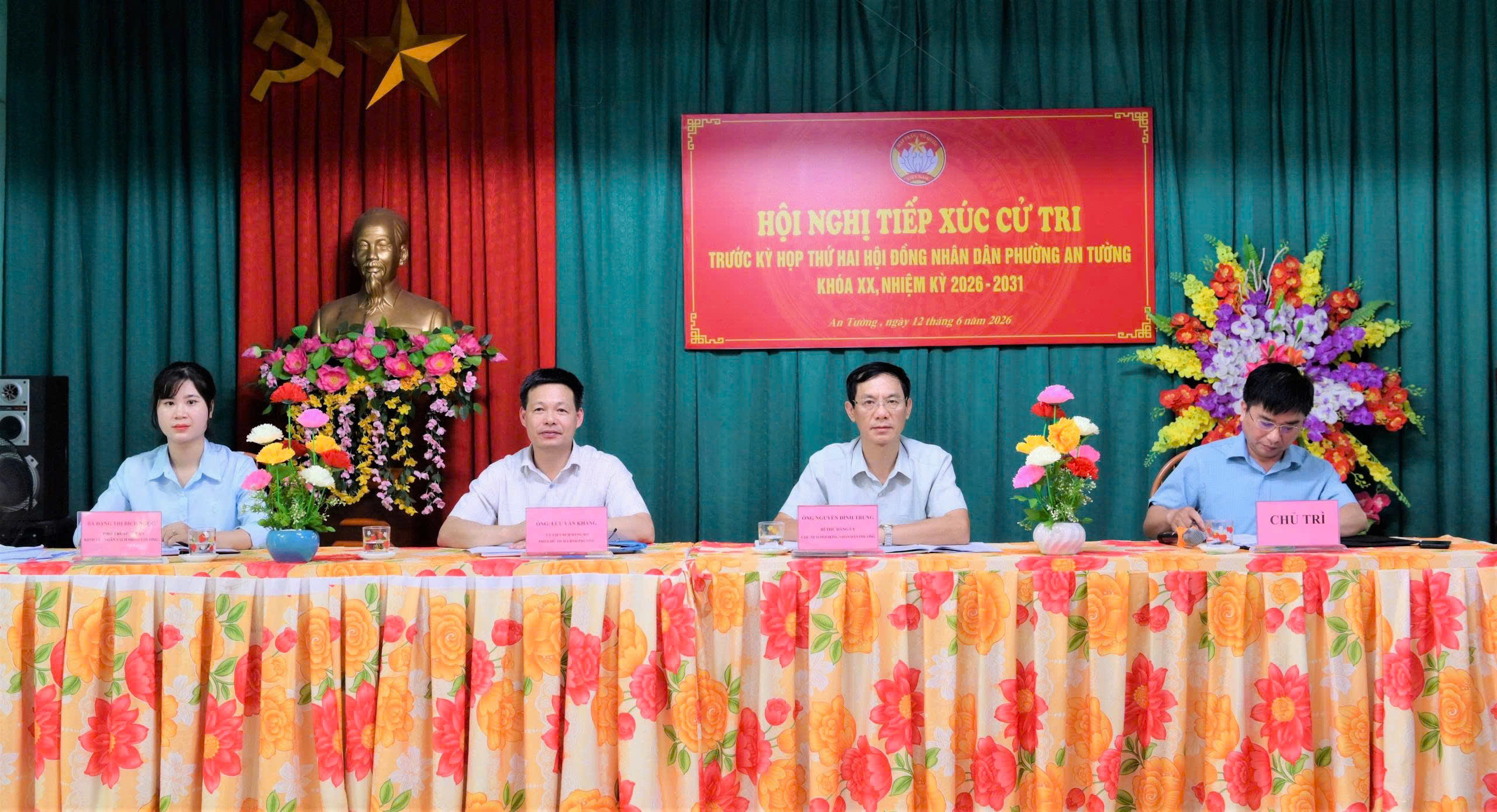 Đồng chí Bí thư Đảng uỷ, Chủ tịch HĐND phường An Tường Nguyễn Đình Trung, tiếp xúc cử tri trước kỳ họp thứ hai HĐND phường An Tường khoá XX, nhiệm kỳ 2026-2031