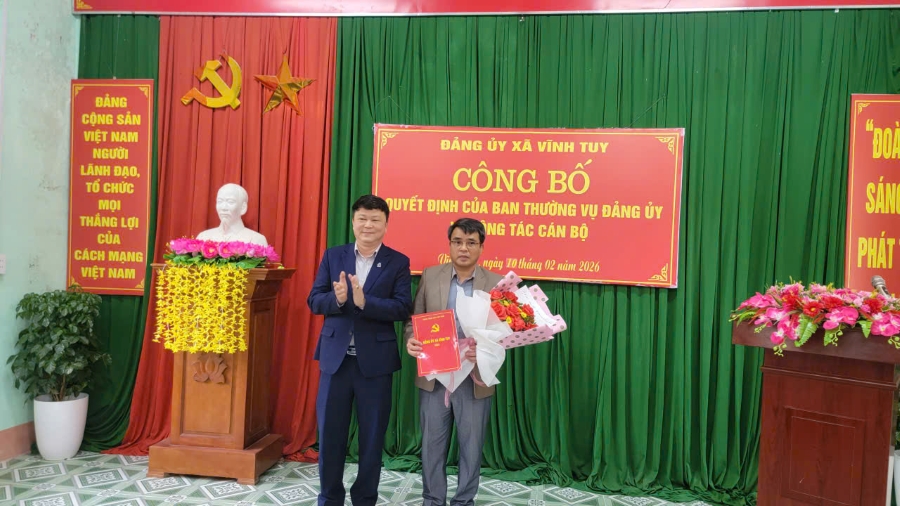 Đảng ủy Xã Vĩnh Tuy công bố quyết định về công tác cán bộ tại Trường TH & THCS Đông Thành