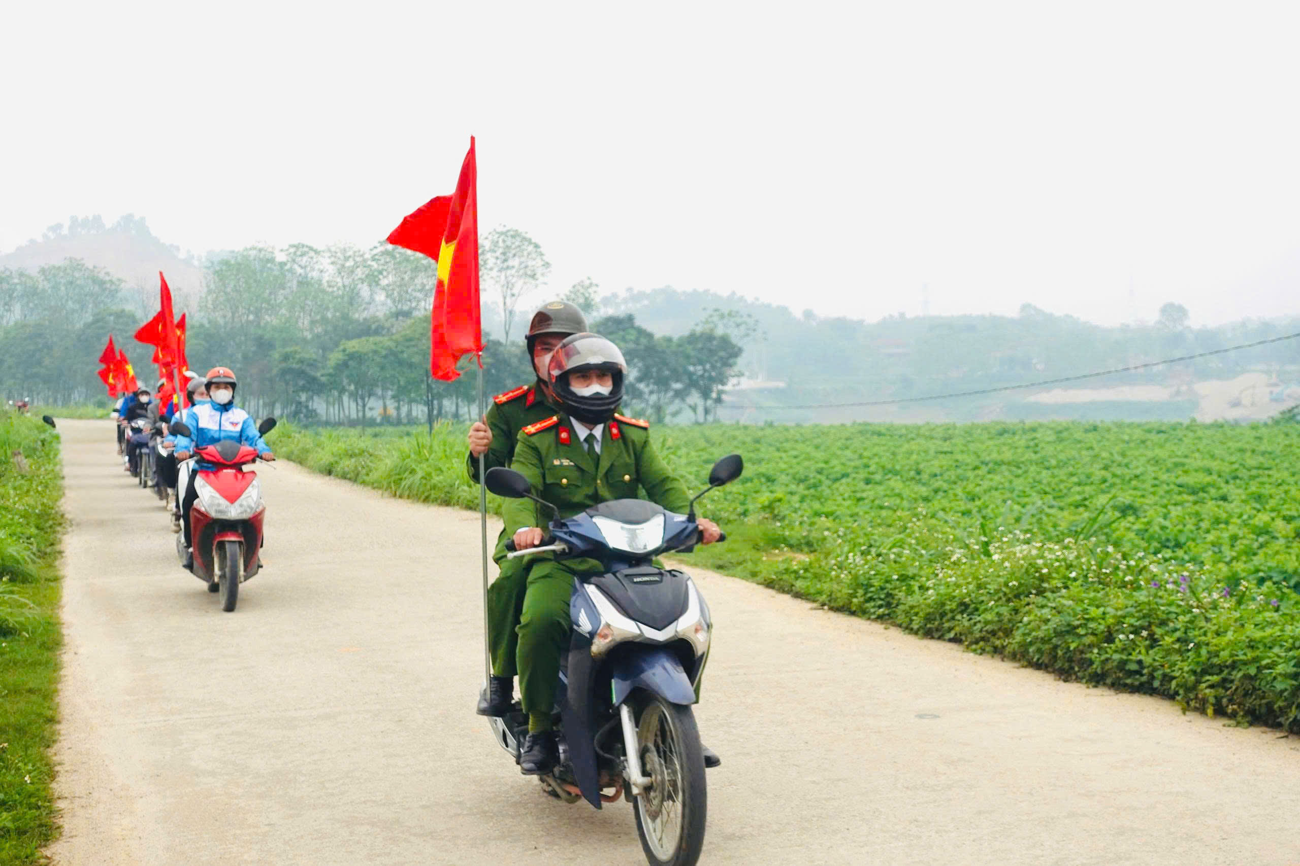 CÔNG AN XÃ TRƯỜNG SINH PHỐI HỢP TUYÊN TRUYỀN LƯU ĐỘNG VỀ BẦU CỬ ĐẠI BIỂU QUỐC HỘI VÀ HĐND CÁC CẤP NHIỆM KỲ 2026 – 2031