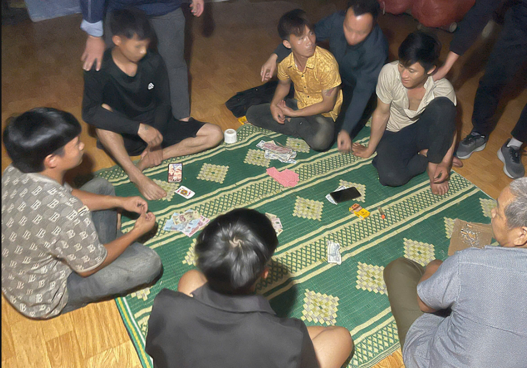 CÔNG AN XÃ THƯỢNG NÔNG PHÁT HIỆN, XỬ LÝ NHÓM ĐỐI TƯỢNG ĐÁNH BẠC TRÁI PHÉP