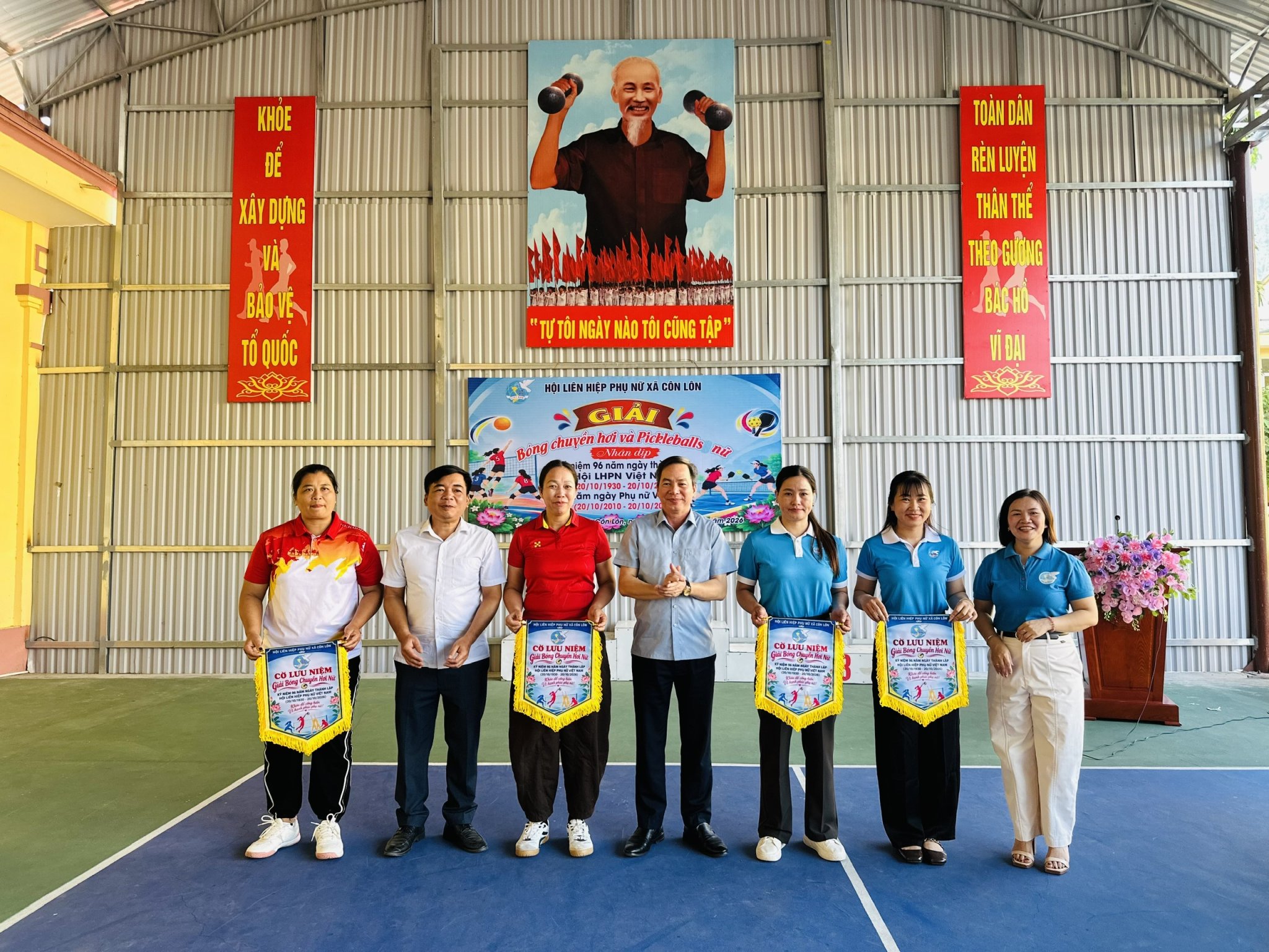XÃ CÔN LÔN KHAI MẠC CÁC MÔN THỂ THAO CHÀO MỪNG NGÀY PHỤ NỮ VIỆT NAM 20/10