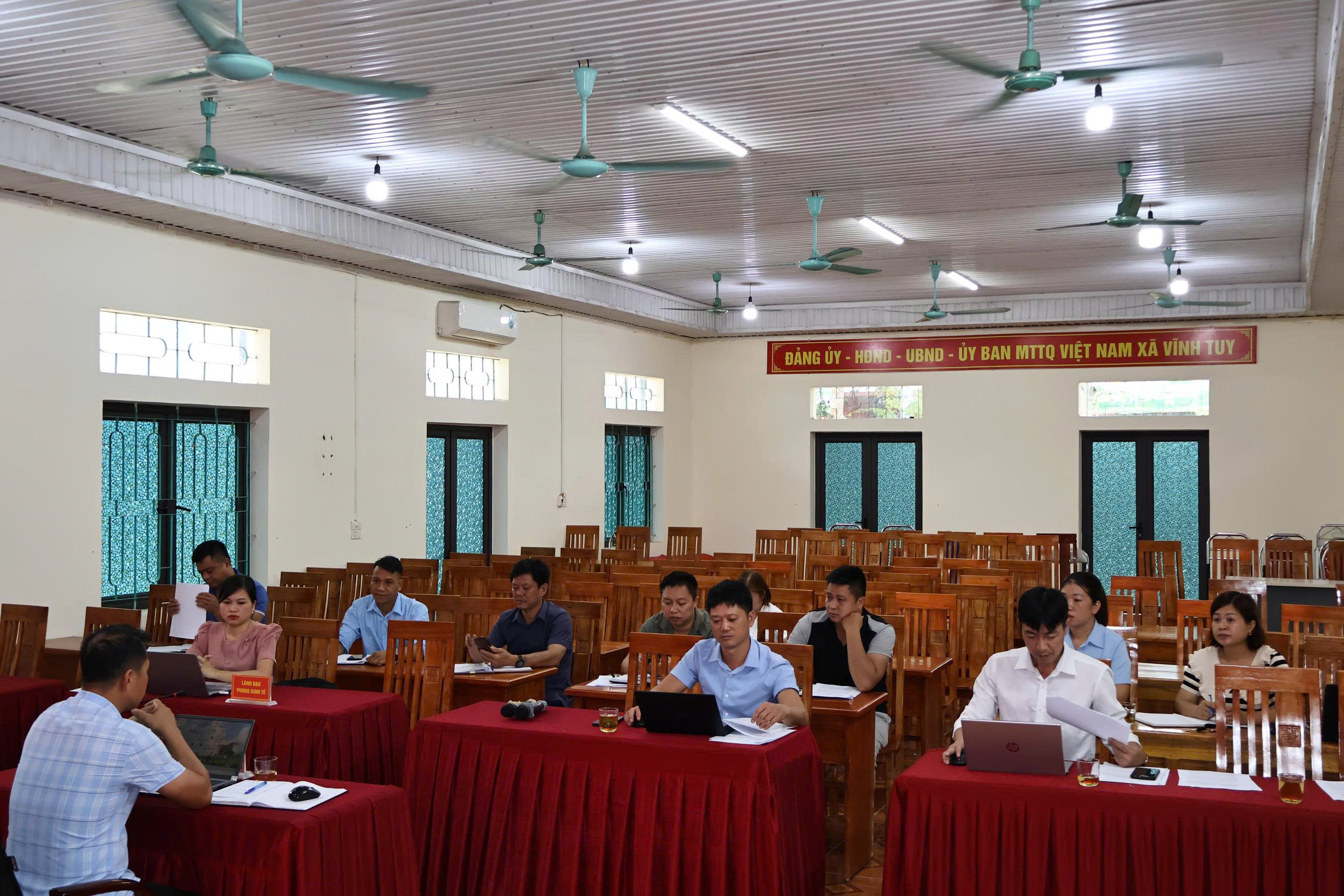Họp về thu gom r&aacute;c thải 6 th 8.jpg