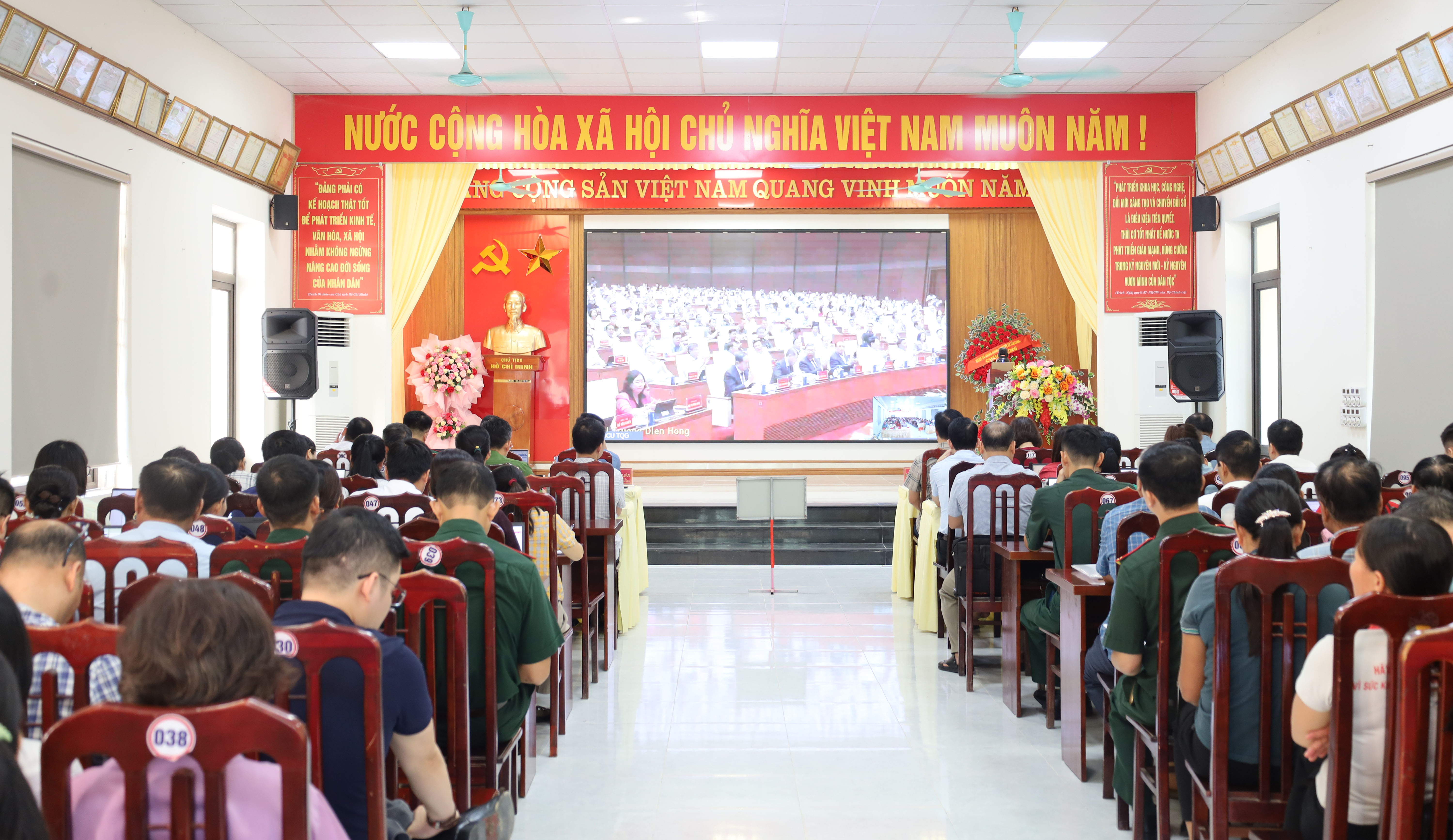 Tân Long kết nối Hội nghị trực tuyến nghiên cứu, học tập, quán triệt và triển khai thực hiện một số Nghị quyết, Chỉ thị của Bộ Chính trị