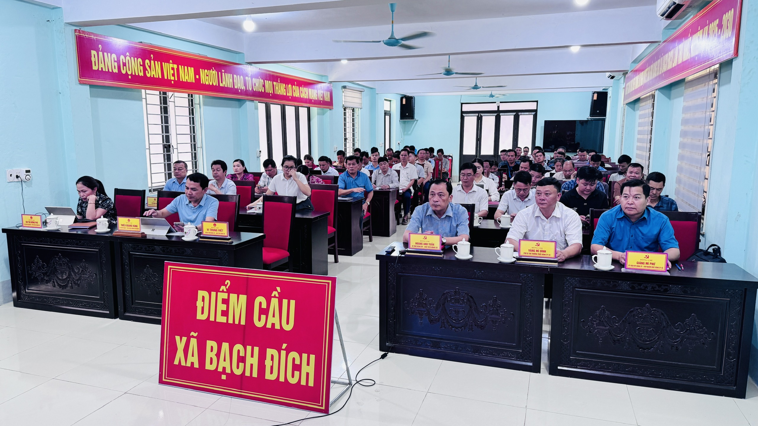 XÃ BẠCH ĐÍCH THAM DỰ HỘI NGHỊ TẬP HUẤN “ỨNG DỤNG CÔNG NGHỆ AI TRONG THỰC TIỄN CÔNG TÁC”