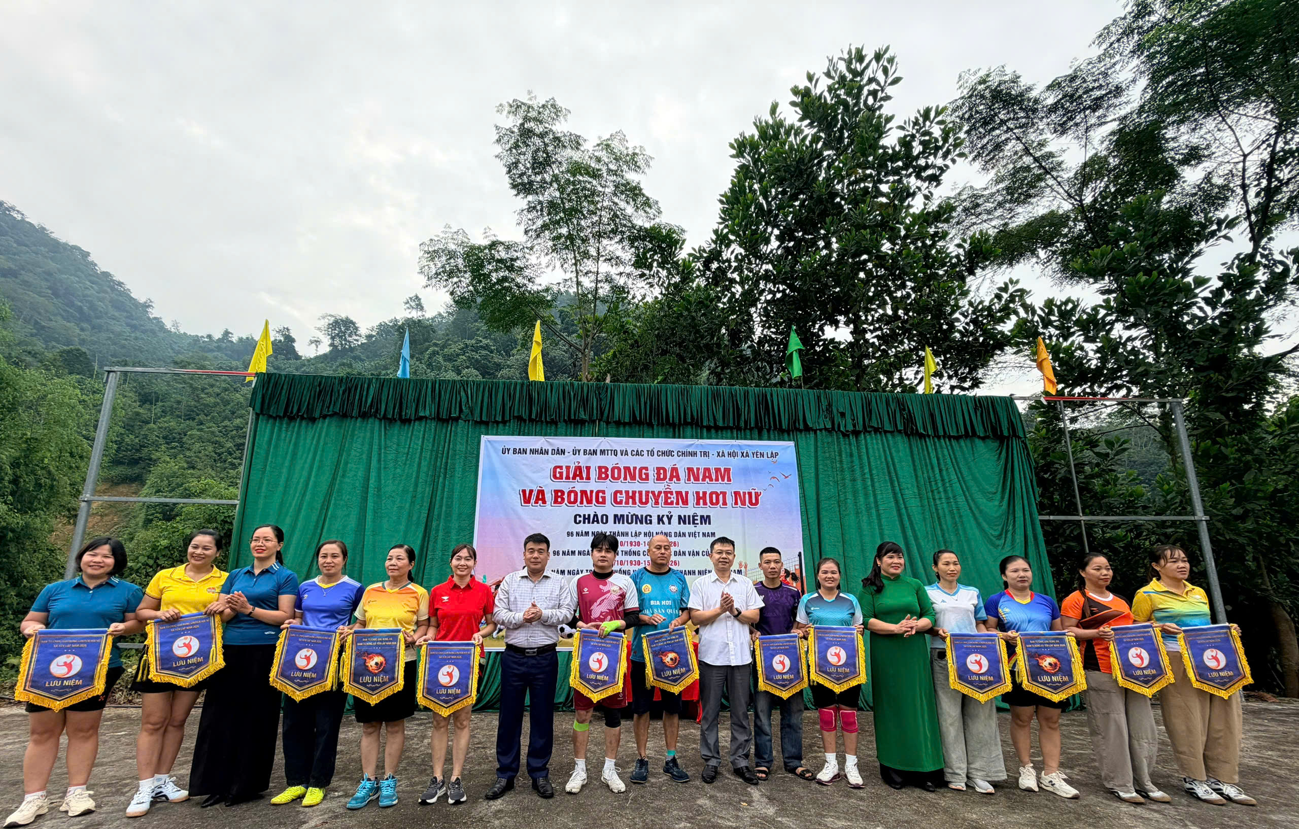 XÃ YÊN LẬP TỔ CHỨC GIẢI BÓNG ĐÁ NAM, BÓNG CHUYỀN HƠI NỮ NĂM 2026 - ĐOÀN KẾT, GIAO LƯU, RÈN LUYỆN SỨC KHỎE