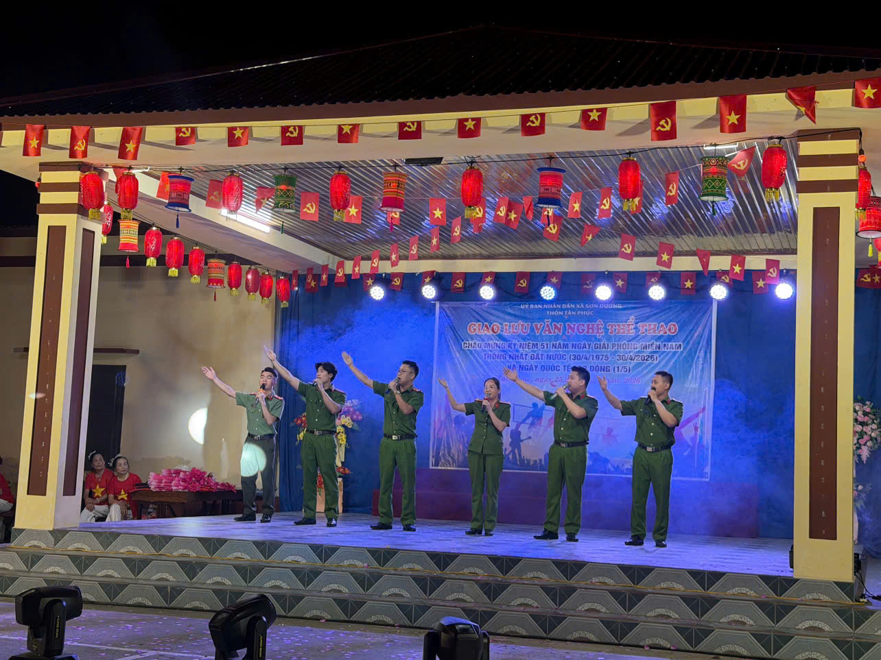 CÔNG AN XÃ SƠN DƯƠNG THAM GIA GIAO LƯU VĂN NGHỆ, THỂ THAO VỚI NHÂN DÂN THÔN TÂN PHÚC