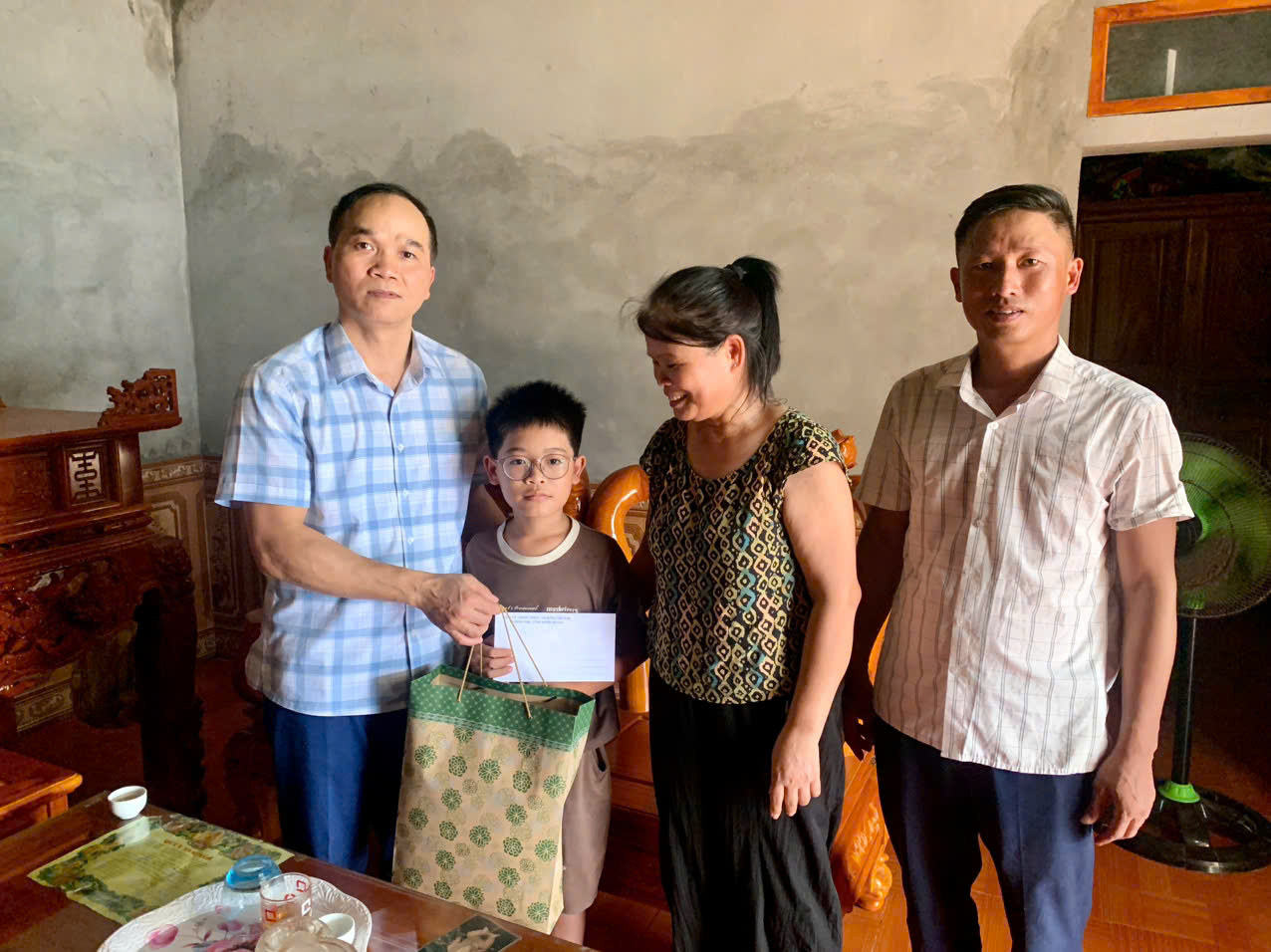 Quan tâm, chăm lo cho trẻ em có hoàn cảnh khó khăn nhân dịp Tết Trung thu