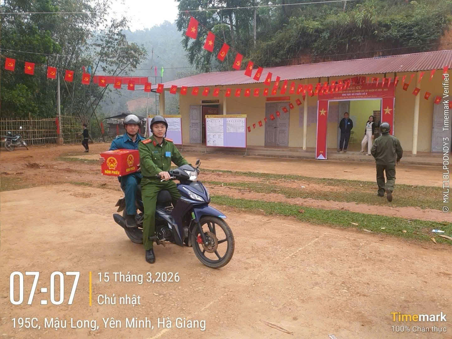  HÒM PHIẾU PHỤ GÓI TRỌN QUYỀN LỢI VÀ NGHĨA VỤ CÔNG DÂN