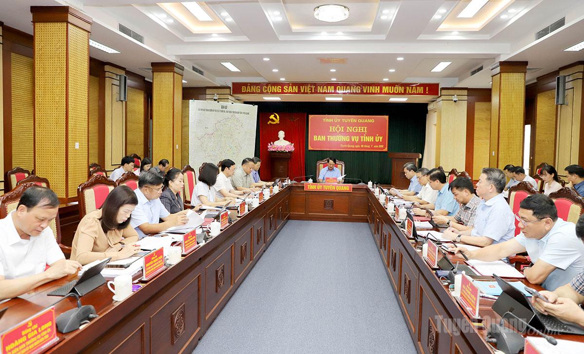 Triển khai thực hiện nghiêm các quy định của pháp luật, văn bản của Trung ương và của tỉnh về công tác phòng, chống thiên tai