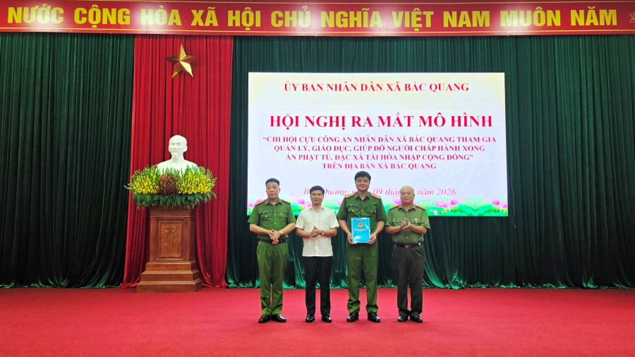 Hội nghị ra mắt mô hình “Chi hội Cựu Công an nhân dân xã Bắc Quang tham gia quản lý, giáo dục, giúp đỡ người chấp hành xong án phạt tù, người được đặc xá tái hòa nhập cộng đồng”.