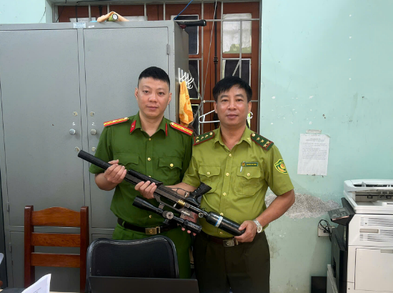 CÔNG AN XÃ SƠN THỦY THỰC HIỆN TỐT TUYÊN TRUYỀN, VẬN ĐỘNG THU HỒI VŨ KHÍ, VẬT LIỆU NỔ, CÔNG CỤ HỖ TRỢ