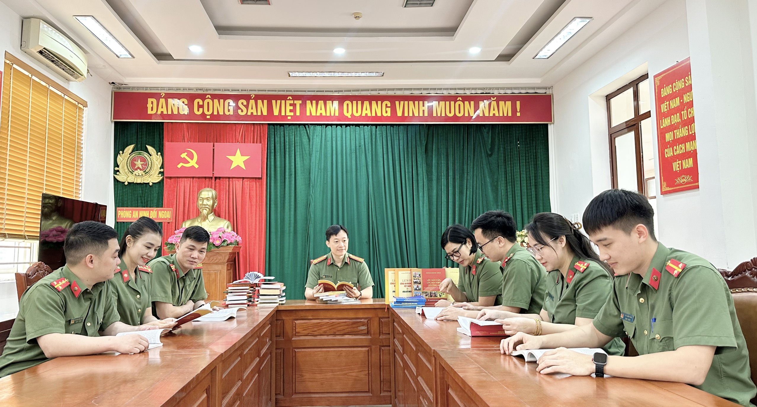 PHÒNG AN NINH ĐỐI NGOẠI: ĐẨY MẠNH VĂN HÓA ĐỌC HƯỚNG TỚI KỶ NGUYÊN SỐ