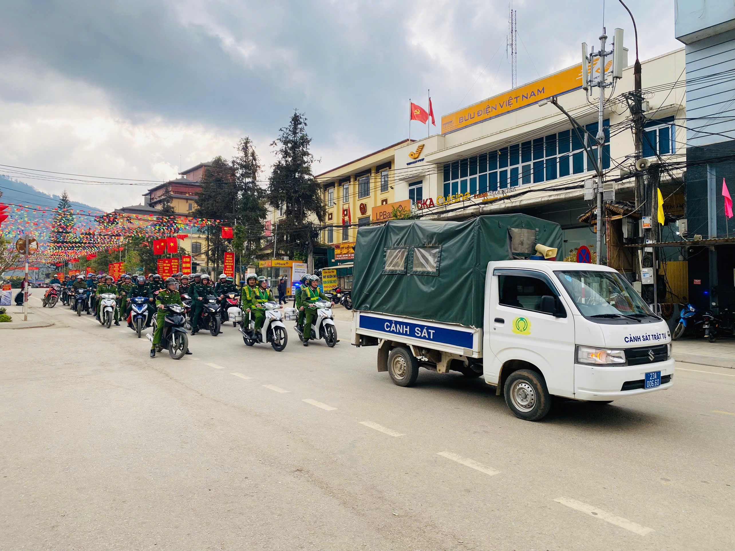 CÔNG AN XÃ SƠN VĨ QUYẾT TÂM BẢO VỆ TUYỆT ĐỐI AN TOÀN NGÀY BẦU CỬ
