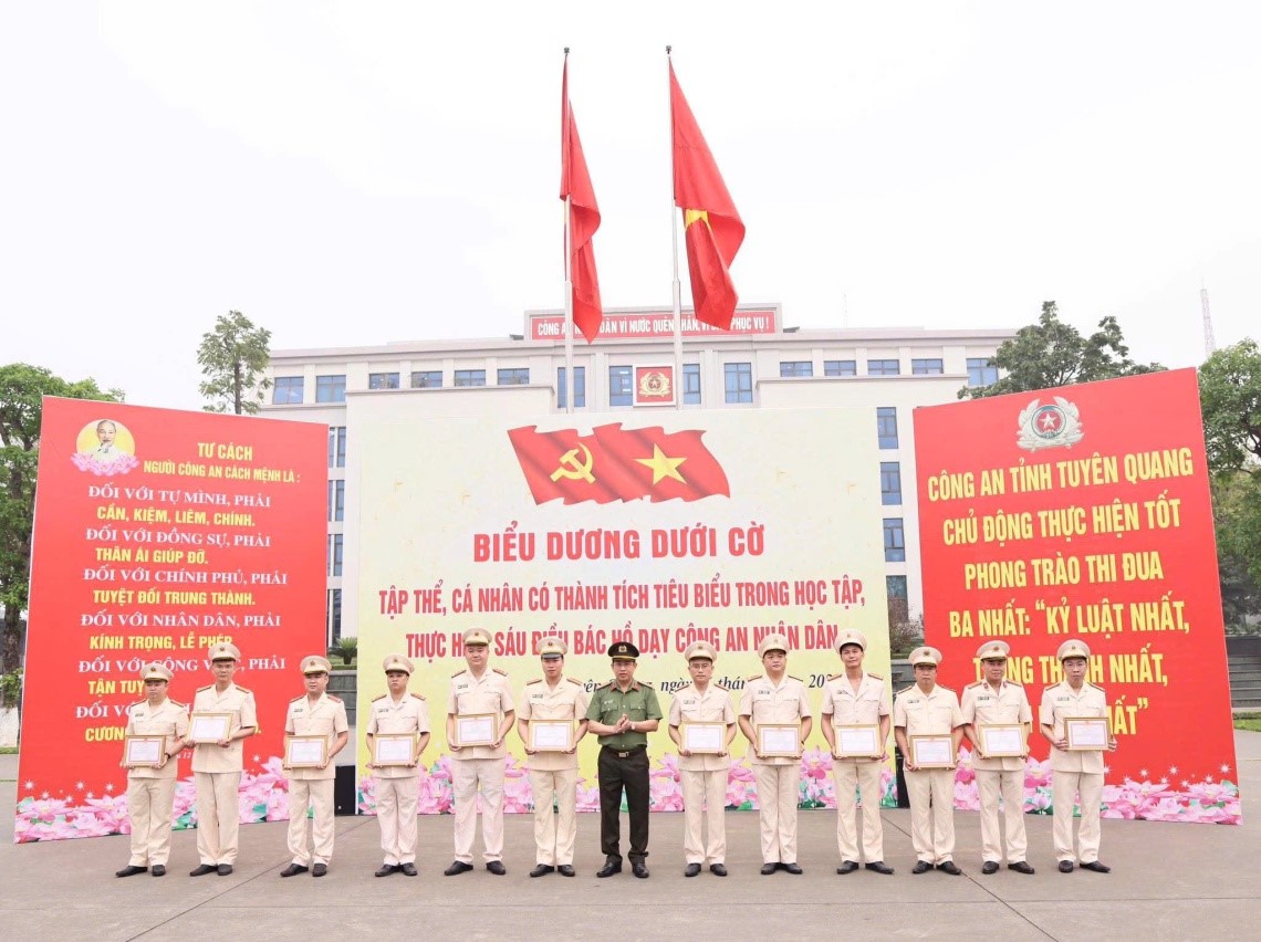 KHẮC GHI LỜI BÁC DẠY, VỮNG VÀNG GIỮ BÌNH YÊN CUỘC SỐNG