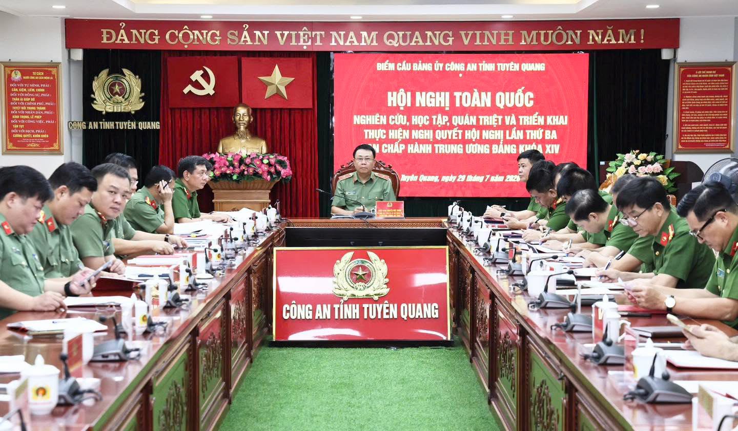 CÔNG AN TỈNH TUYÊN QUANG THAM DỰ HỘI NGHỊ TOÀN QUỐC QUÁN TRIỆT NGHỊ QUYẾT TRUNG ƯƠNG 3 KHÓA XIV