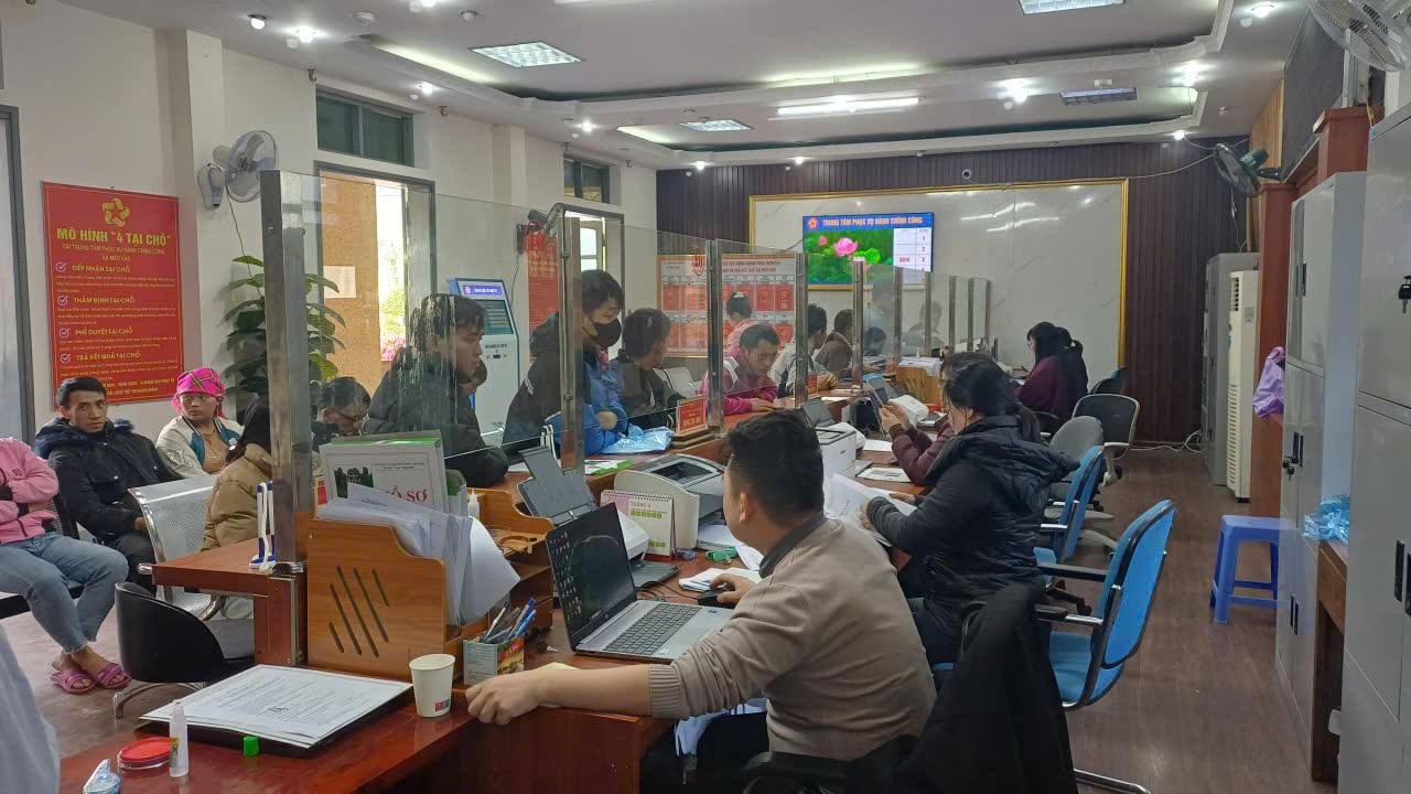 TRUNG TÂM PHỤC VỤ HÀNH CHÍNH CÔNG TÍCH CỰC TIẾP CÔNG DÂN, GIẢI QUYẾT THỦ TỤC NHANH GỌN