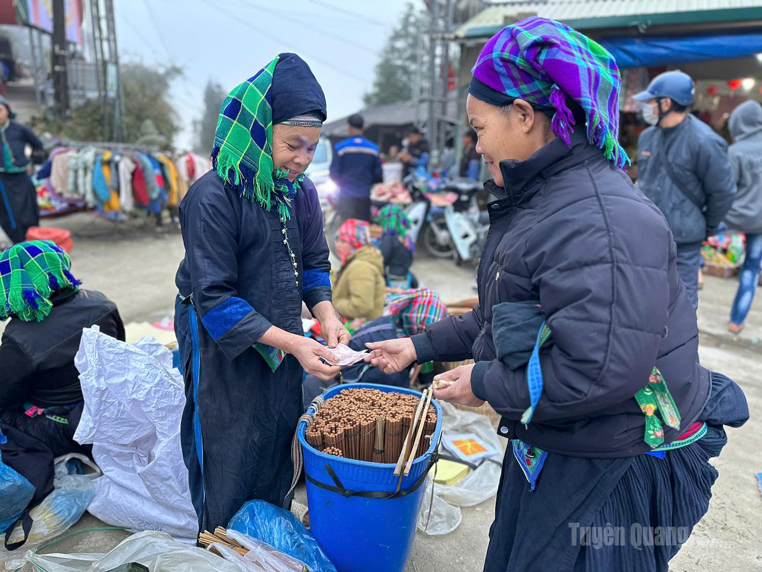 Độc đáo chợ phiên Pắc Ngàm