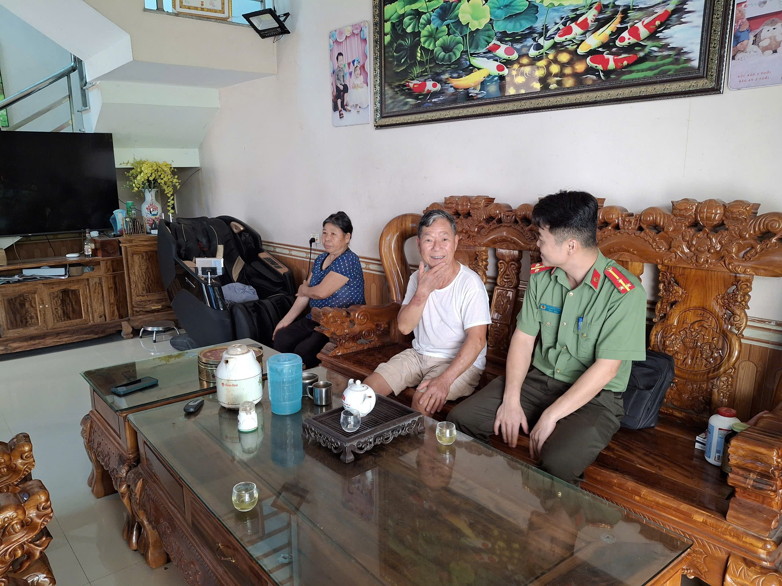 CÔNG AN XÃ SƠN THỦY PHÁT HUY VAI TRÒ NGƯỜI CÓ UY TÍN TRONG CÔNG TÁC ĐẢM BẢO AN NINH TRẬT TỰ