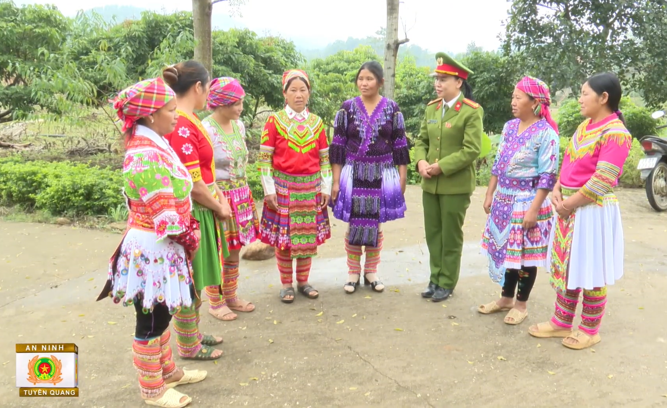 NỮ CÔNG AN CƠ SỞ ĐƯỢC NHÂN DÂN TIN YÊU