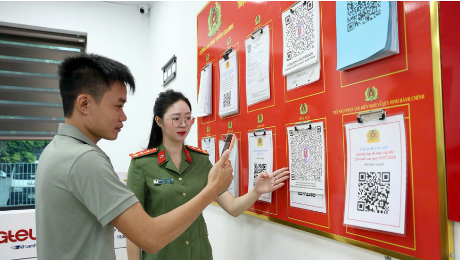 TỪ MÙA THU LỊCH SỬ ĐẾN CHÍNH QUYỀN GẦN DÂN