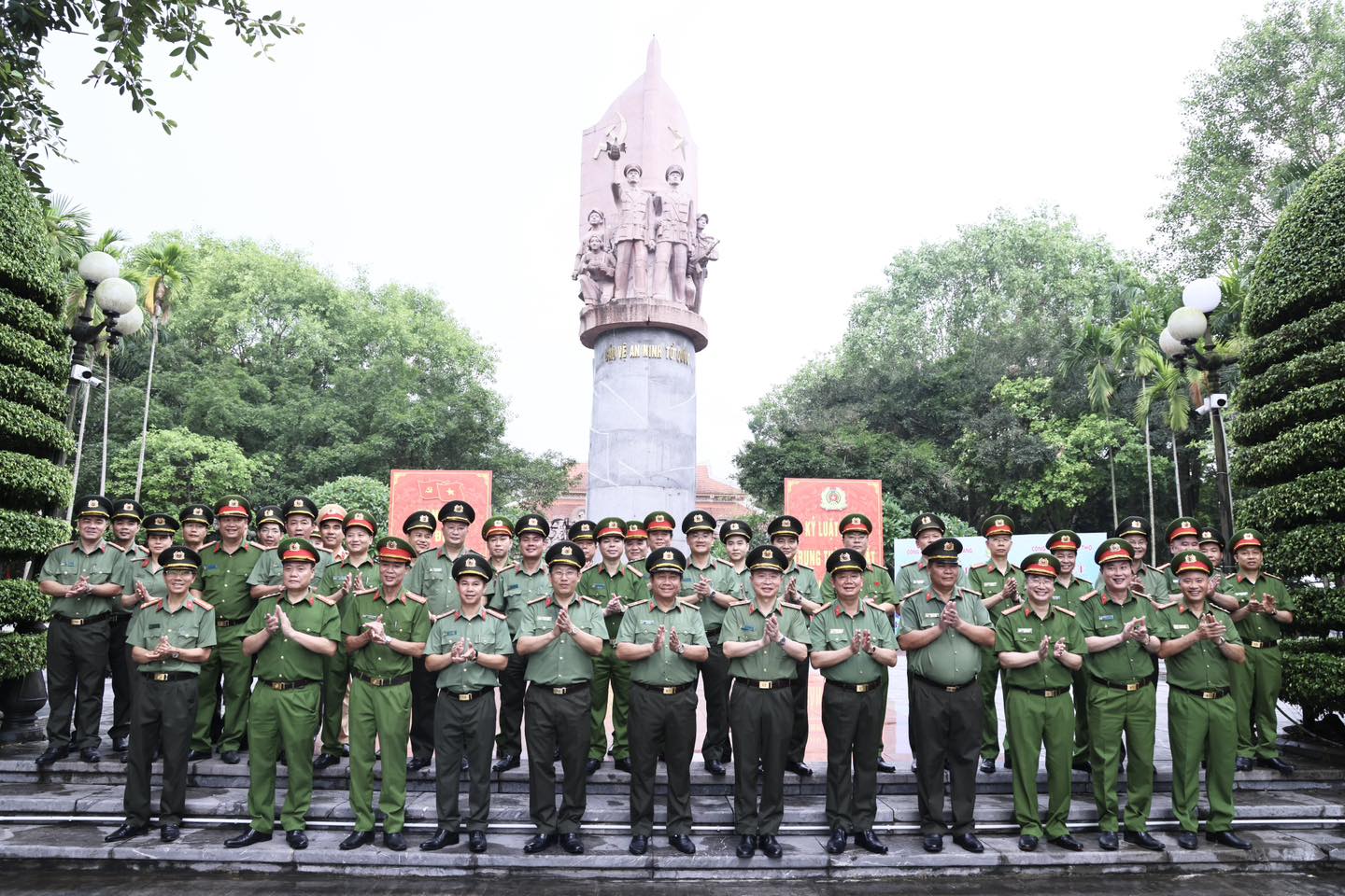 TỔ CHỨC CÁC HOẠT ĐỘNG SINH HOẠT CHÍNH TRỊ NHÂN KỶ NIỆM 136 NĂM NGÀY SINH CHỦ TỊCH HỒ CHÍ MINH