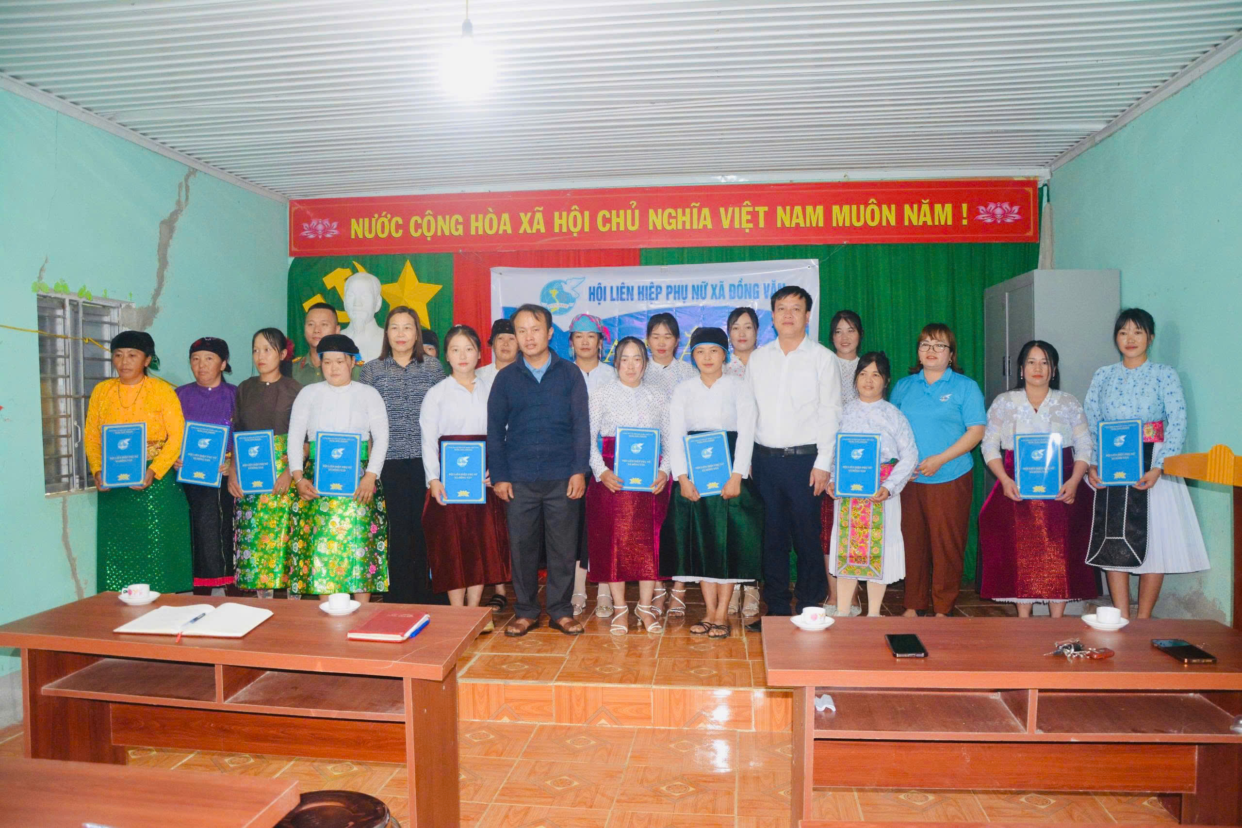 HỘI LHPN xã Đồng Văn ra mắt mô hình “Chi hội số”, “Gia đình số” 