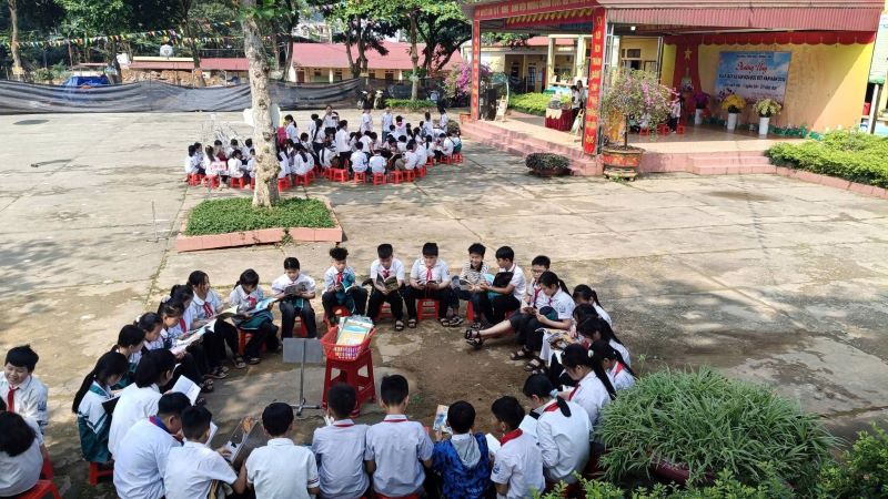 THƯ VIỆN TỈNH PHỐI HỢP TỔ CHỨC NGÀY SÁCH VÀ VĂN HÓA ĐỌC VIỆT NAM TẠI TRƯỜNG TIỂU HỌC HÙNG AN VÀ THCS HÙNG AN 