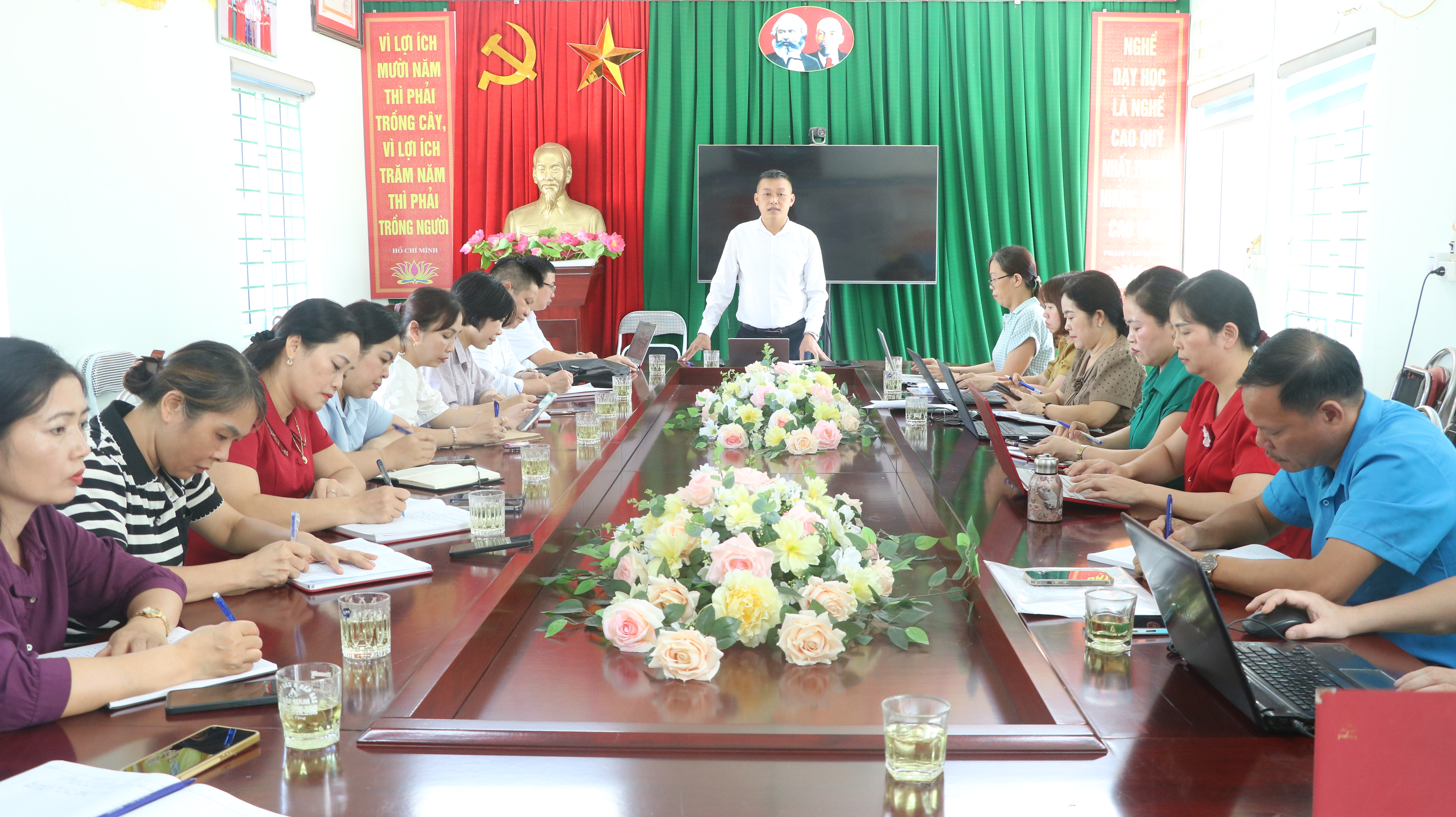 Lãnh đạo UBND xã Yên Thành làm việc với các đơn vị trường học 