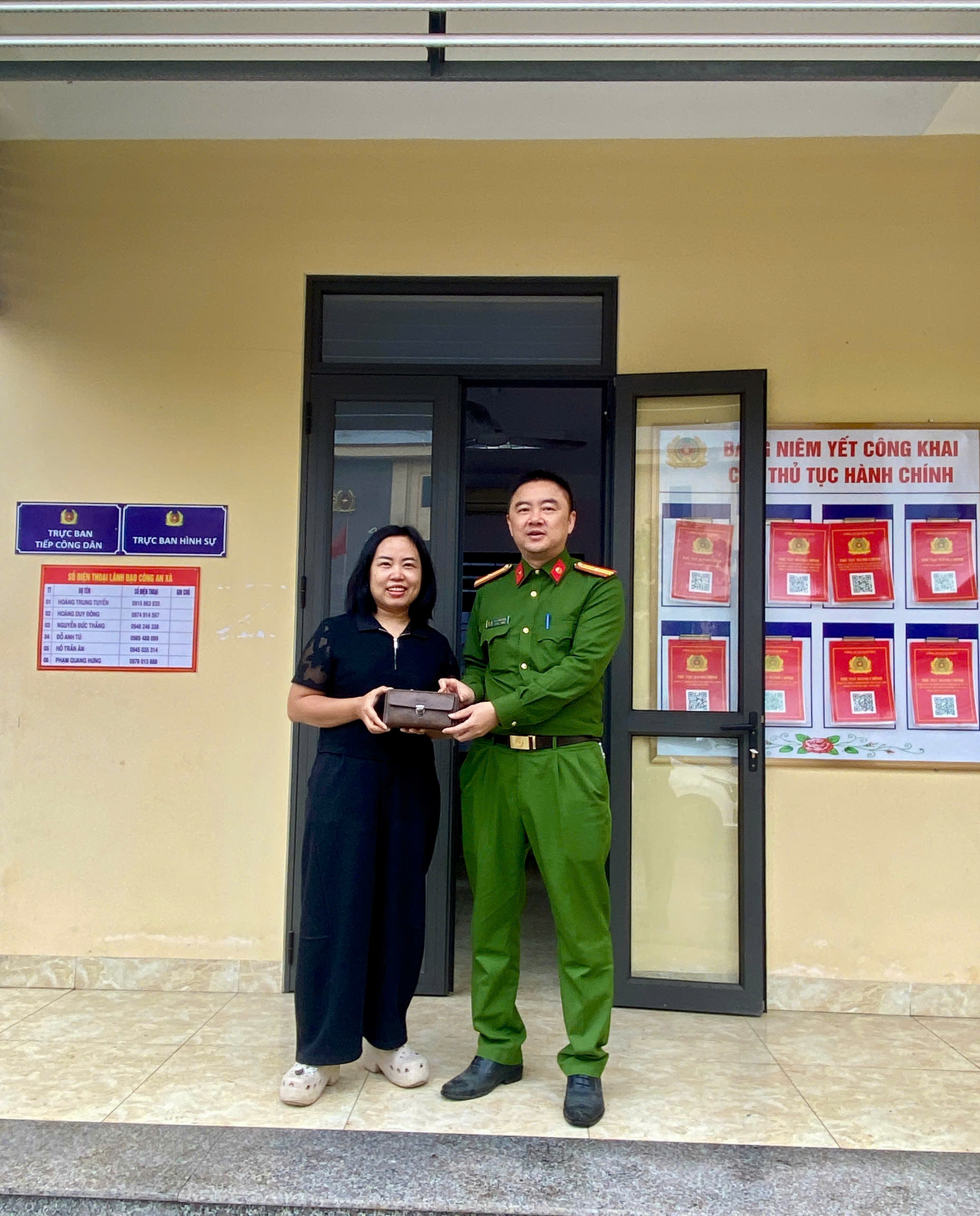 LAN TỎA HÀNH ĐỘNG ĐẸP: NHẶT ĐƯỢC CỦA RƠI, GIAO NỘP CÔNG AN ĐỂ TRẢ LẠI NGƯỜI MẤT 