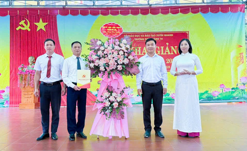 TRƯỜNG THPT THÁNG 10 BƯỚC VÀO NĂM HỌC 2026-2027